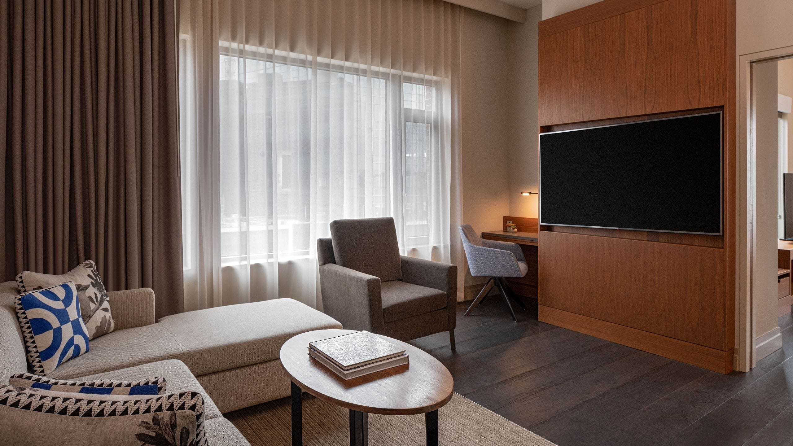 Hyatt Regency Lake Washington at Seattle's Southport Hotel Front Suite Living Room