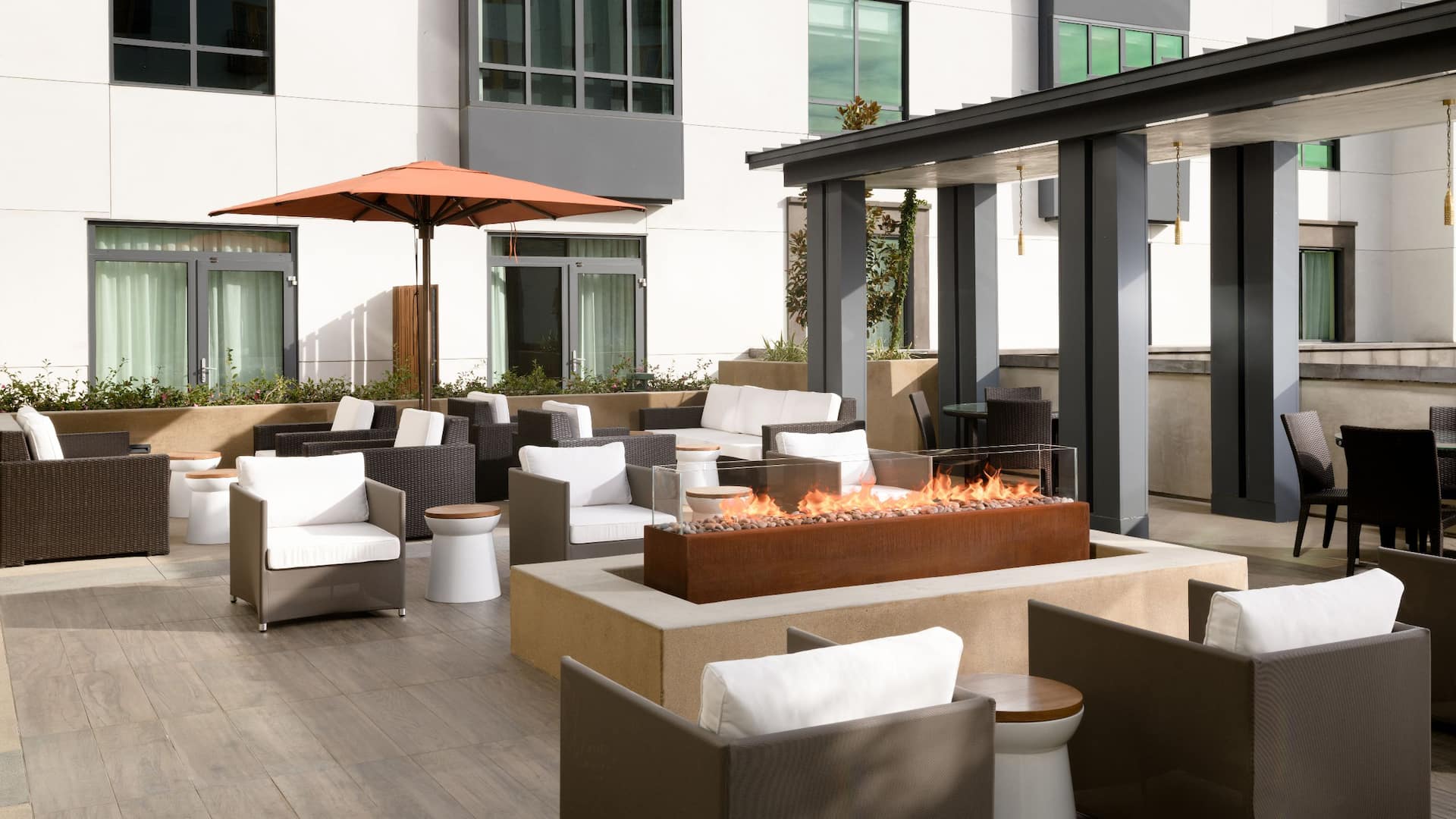 Hyatt Place Pasadena Pool Seating