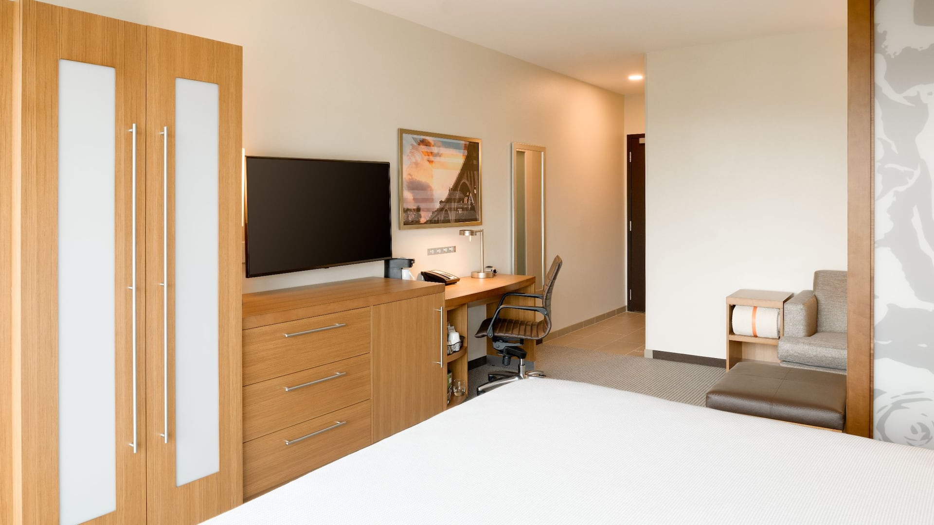 Hyatt Place Pasadena King Bed Guestroom