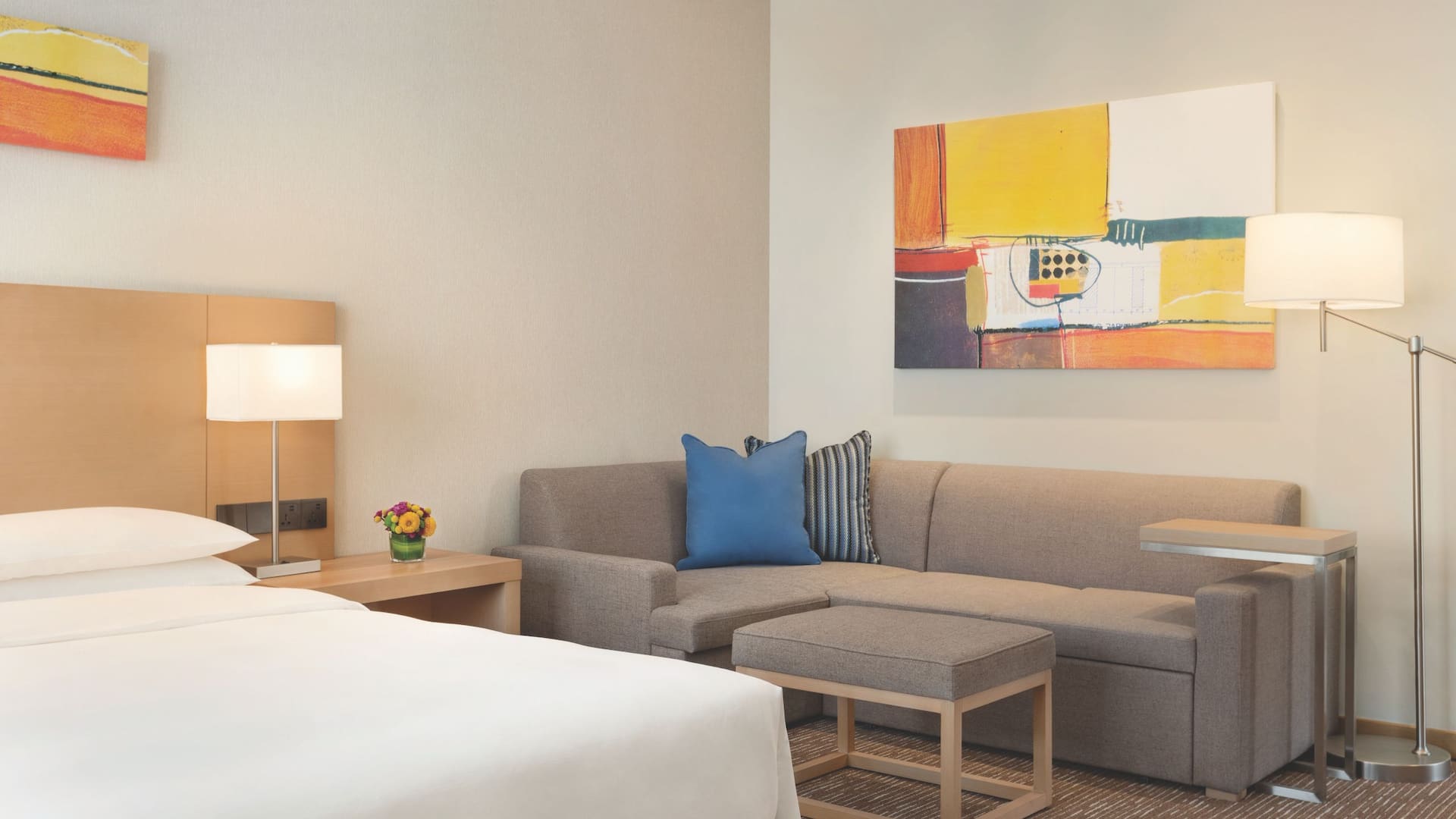 Hyatt Place Beijing Daxing King Bed with Sofabed Guestroom