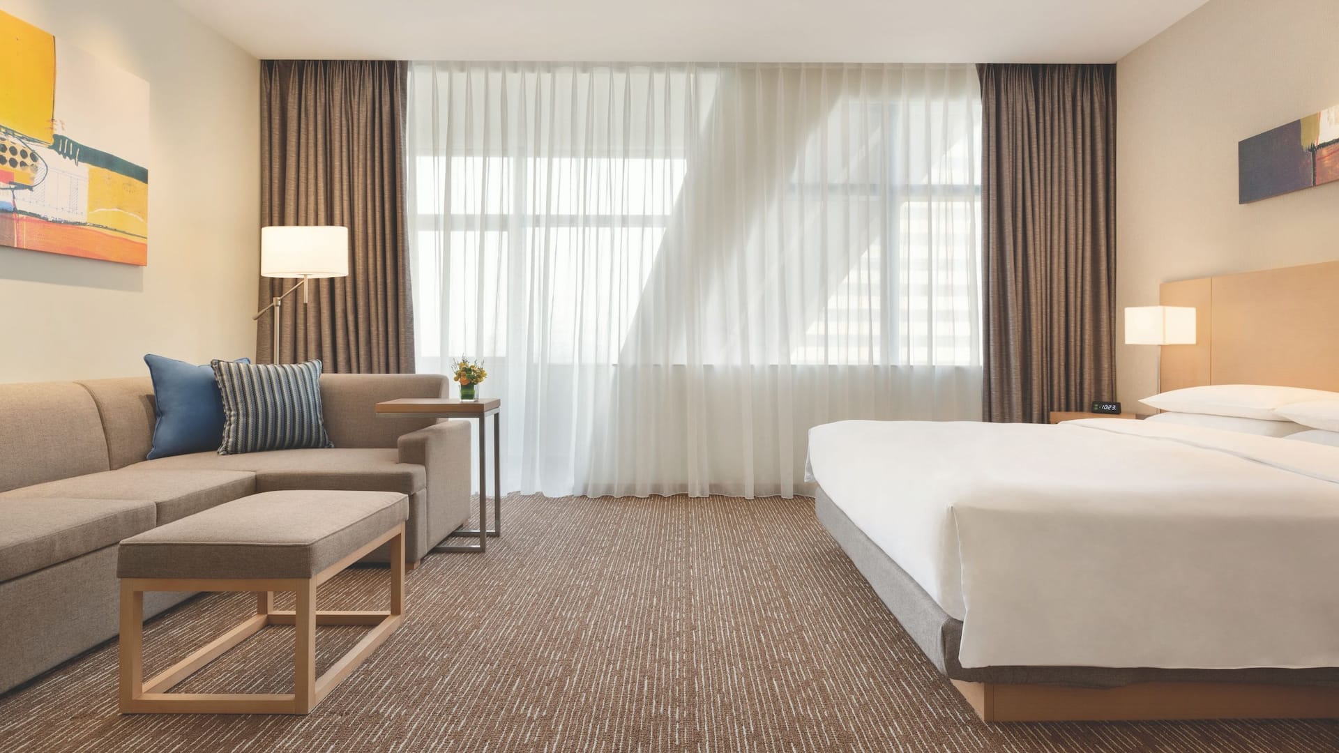 Hyatt Place Beijing Daxing King Bed with Sofabed Guestroom