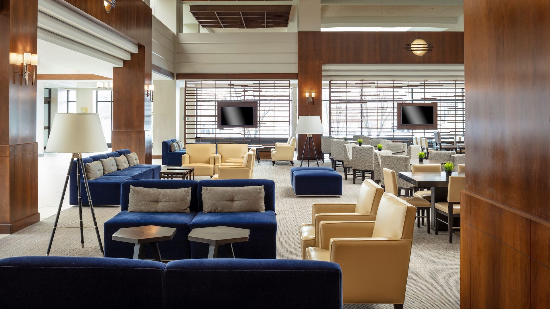Hyatt Regency Lisle near Naperville Lobby Seating