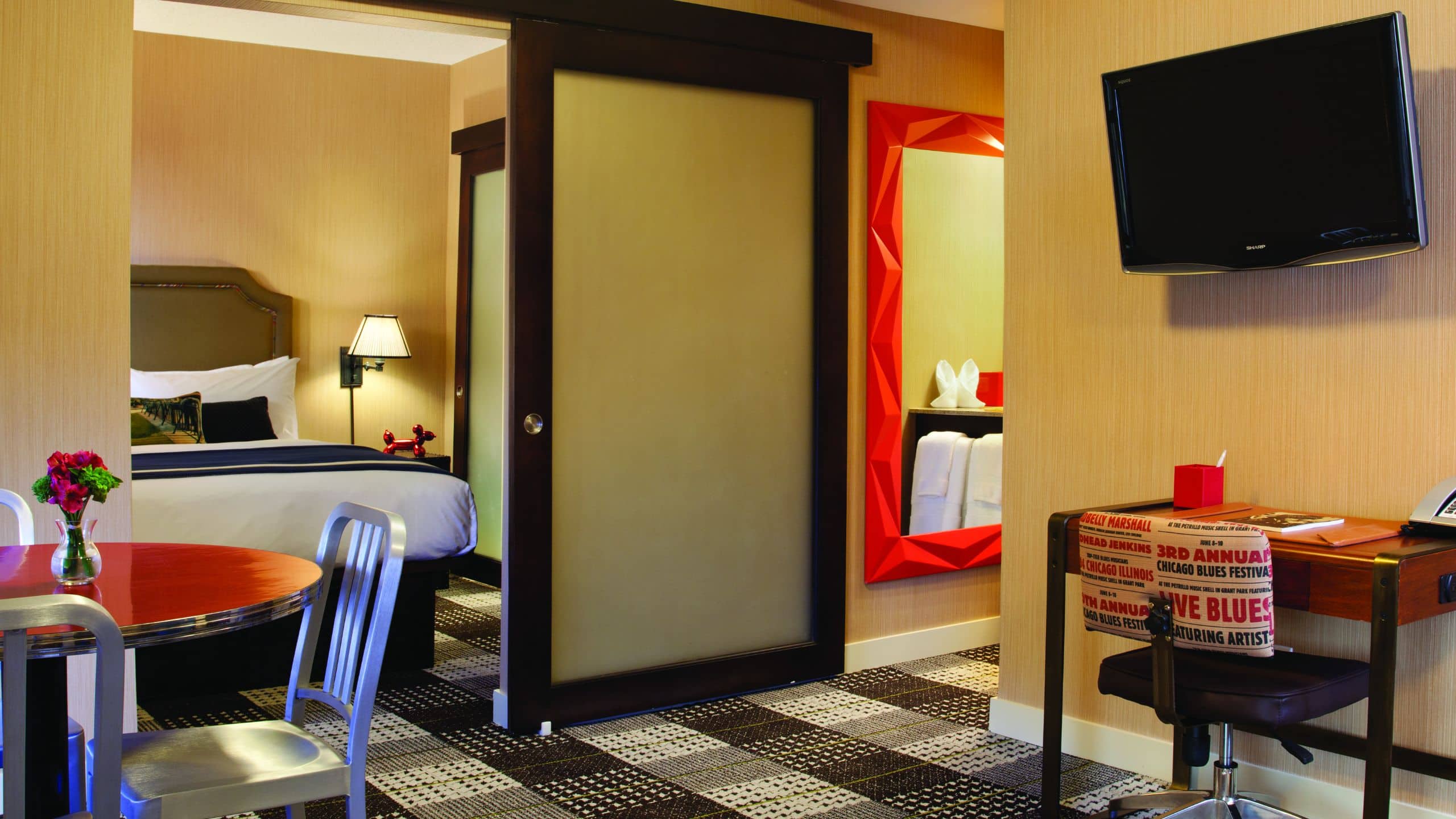 Hotel Lincoln Guestroom Suite Living Room