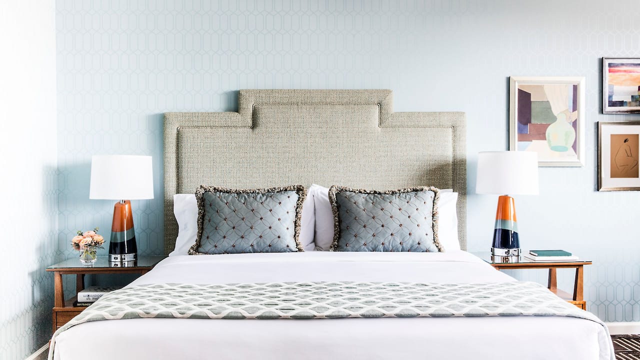 1 King Bed with City View and Kitchenette