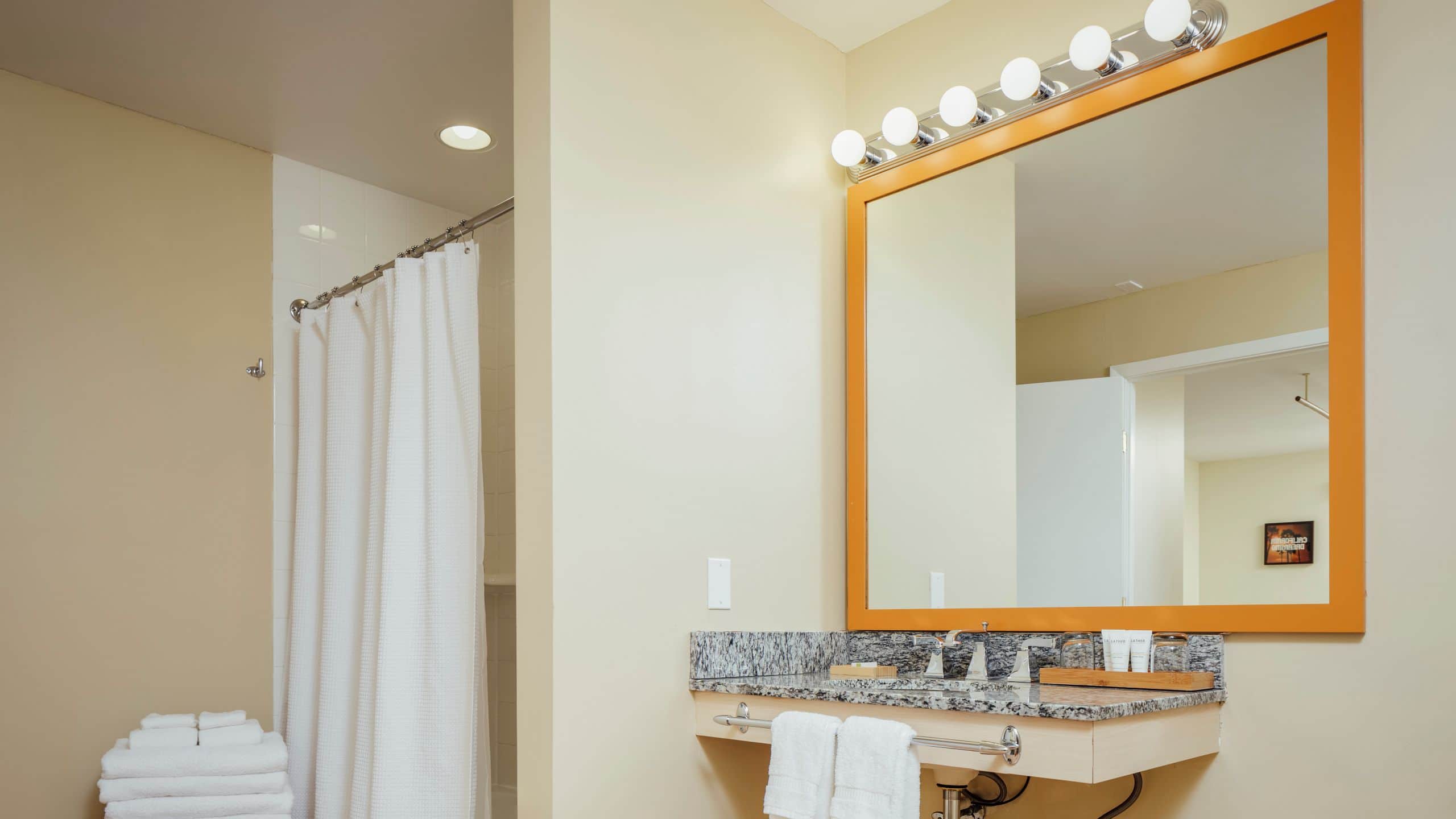 2 de 2 Wild Palms Hotel Bathroom