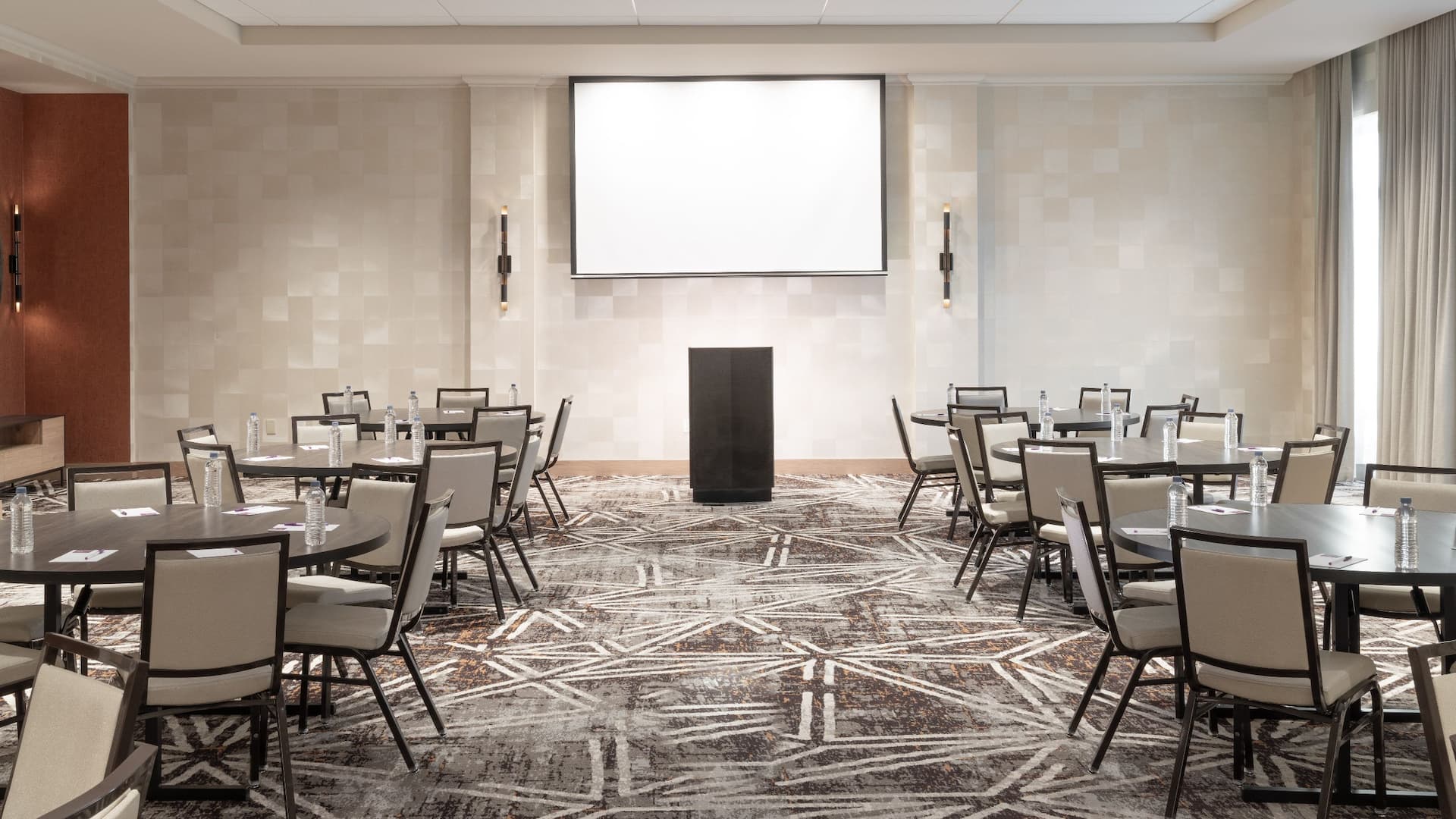 Hyatt Place Sandestin/at Grand Boulevard Meeting Space Rounds