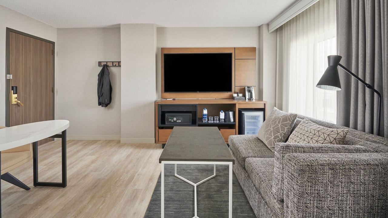 Business Guestroom Living Area