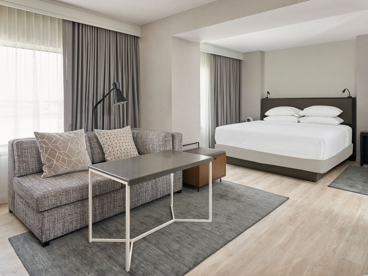 Business King Guestroom