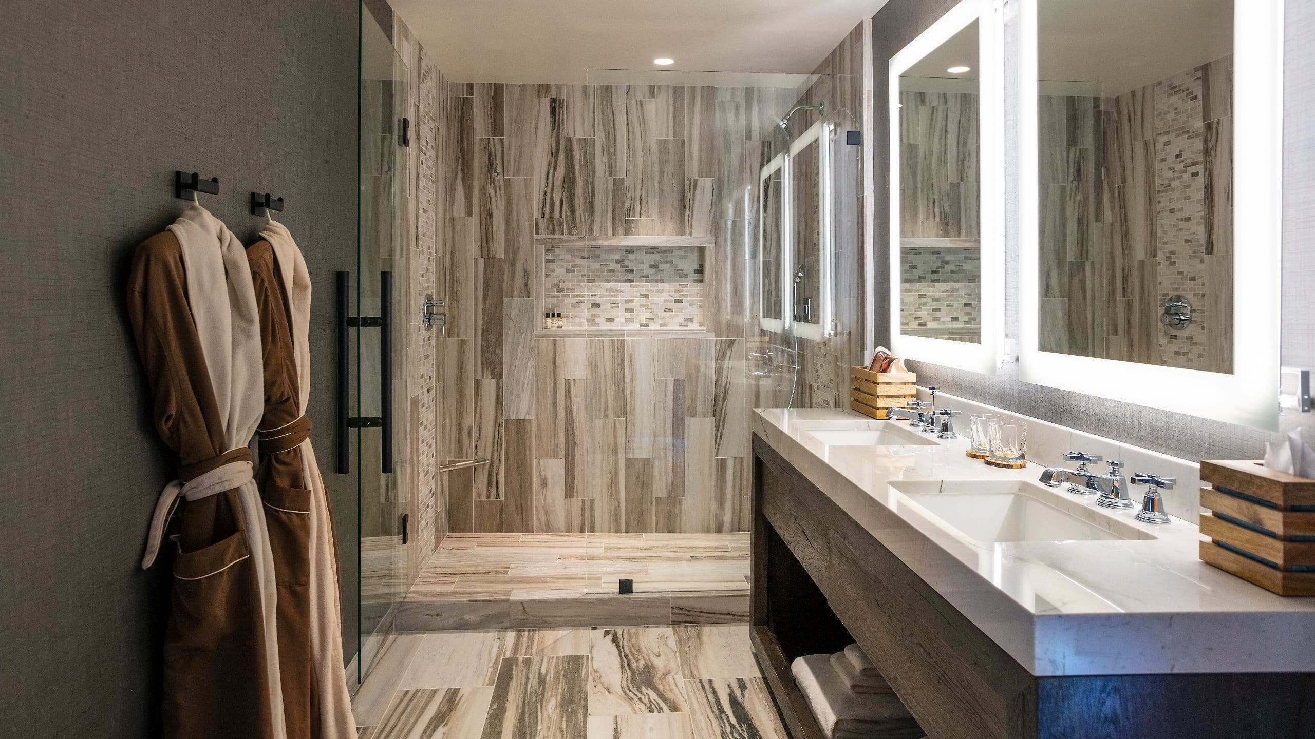 3 de 4 Park Hyatt Beaver Creek Resort and Spa Chadwick Suite Bathroom