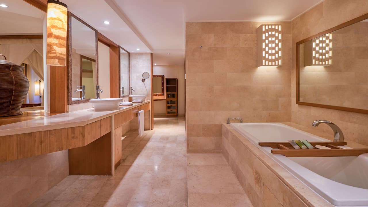 Grand Hyatt Bali Club Executive Suite Bathroom
