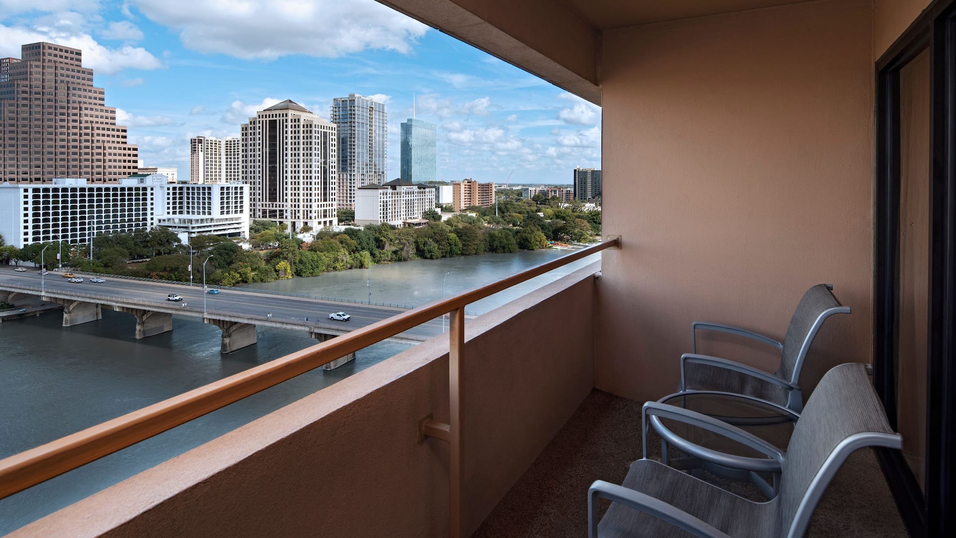 1/4 Hyatt Regency Austin Guestroom Balcony