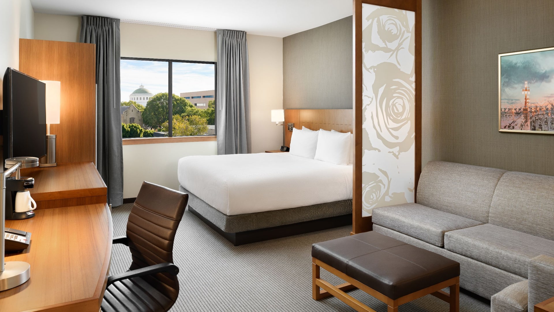 2 of 4 Hyatt Place Pasadena King Guestroom