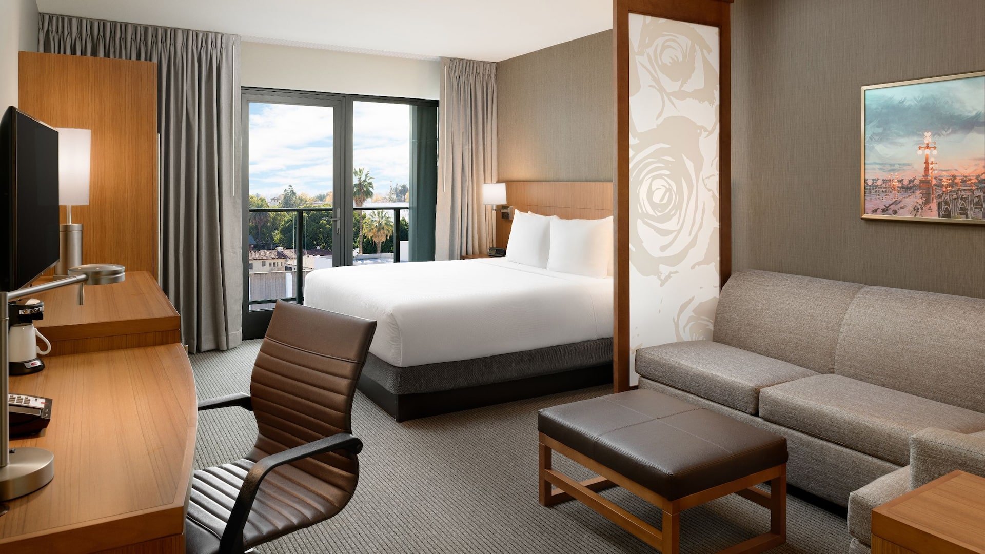Hyatt Place Pasadena King Guestroom with Balcony