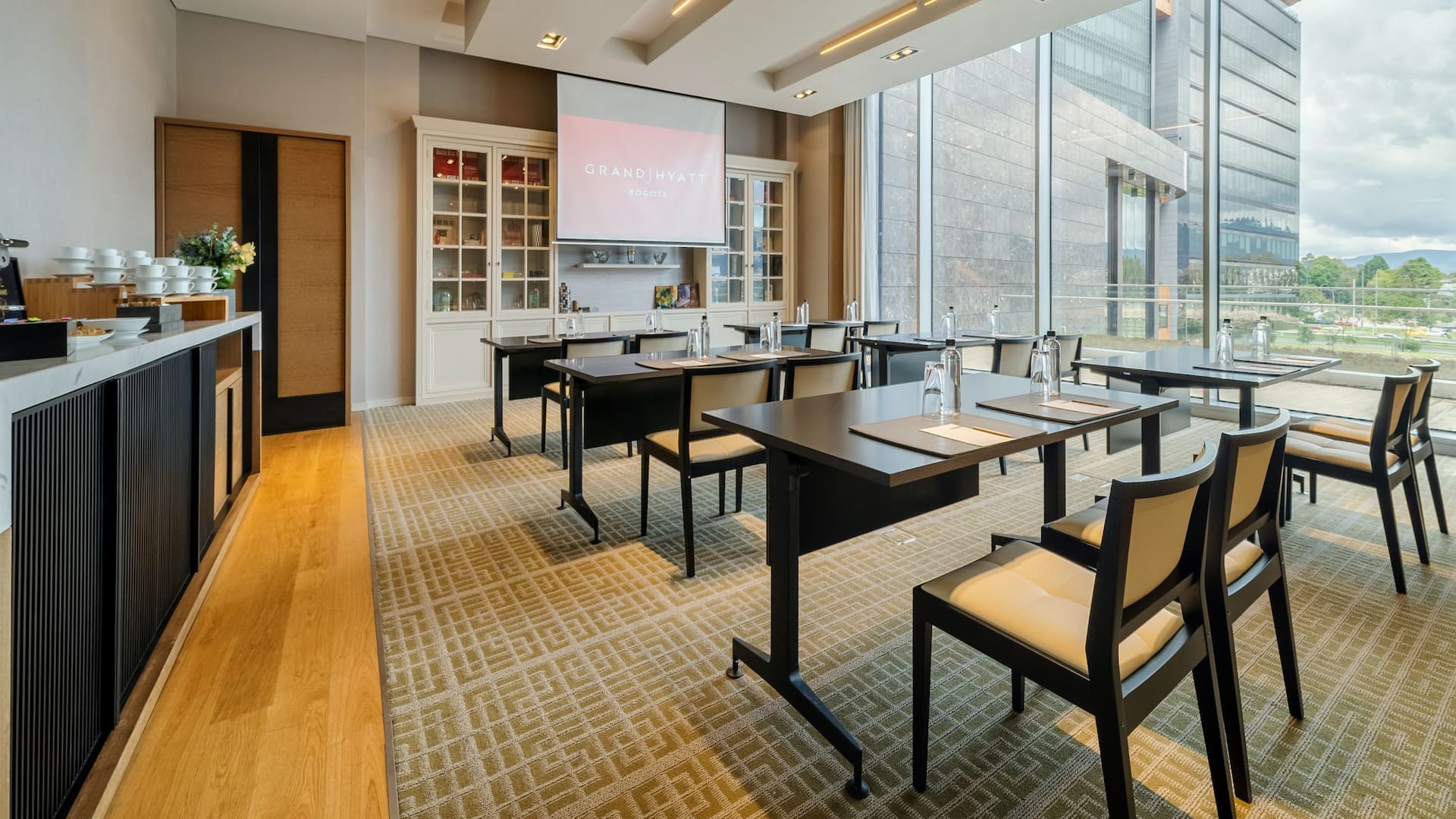 1 de 2 Grand Hyatt Bogotá Salon Narino