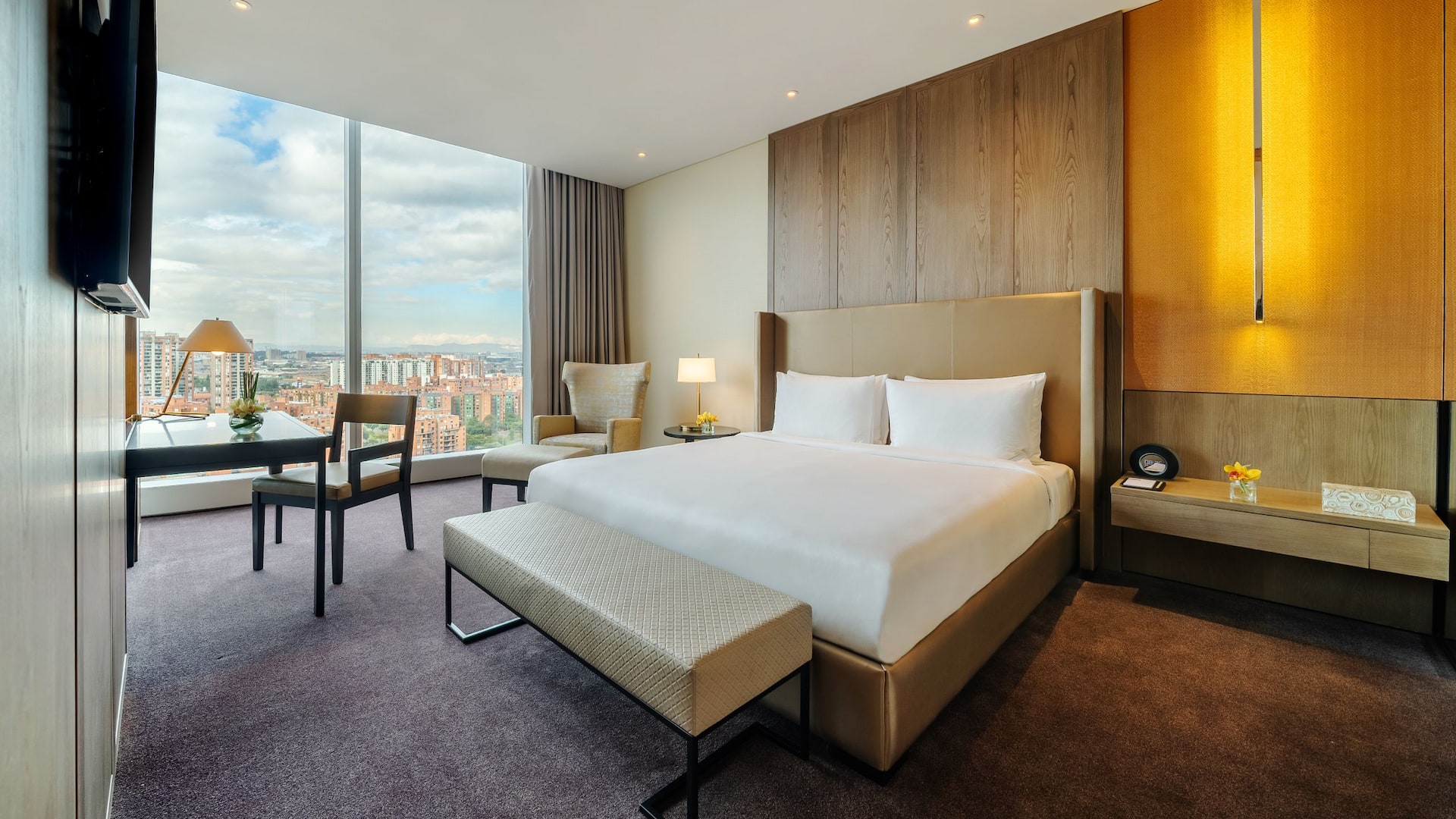 Grand Hyatt Bogotá Grand Executive Suite Bedroom