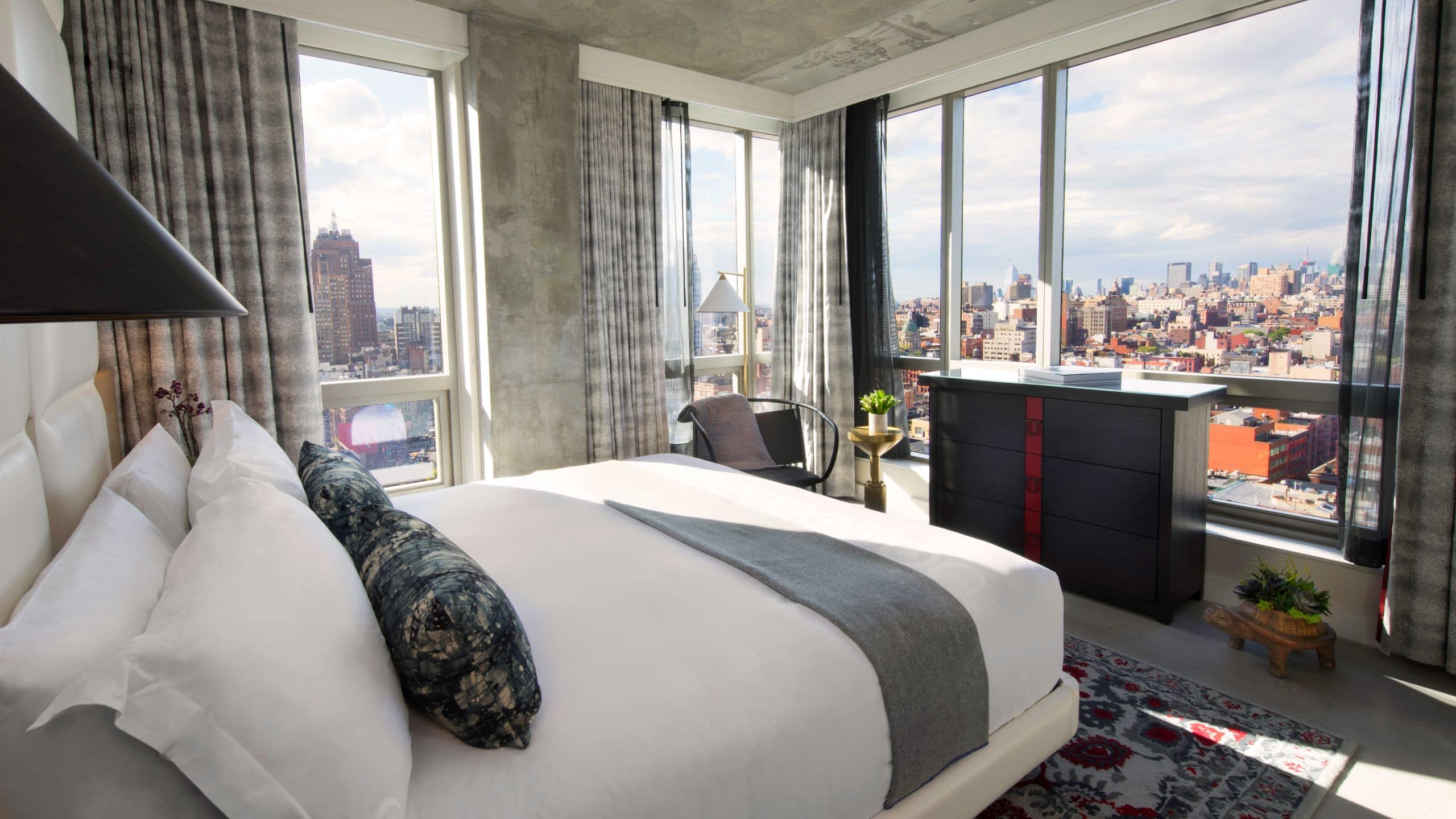 3/3 Hotel 50 Bowery Guestroom