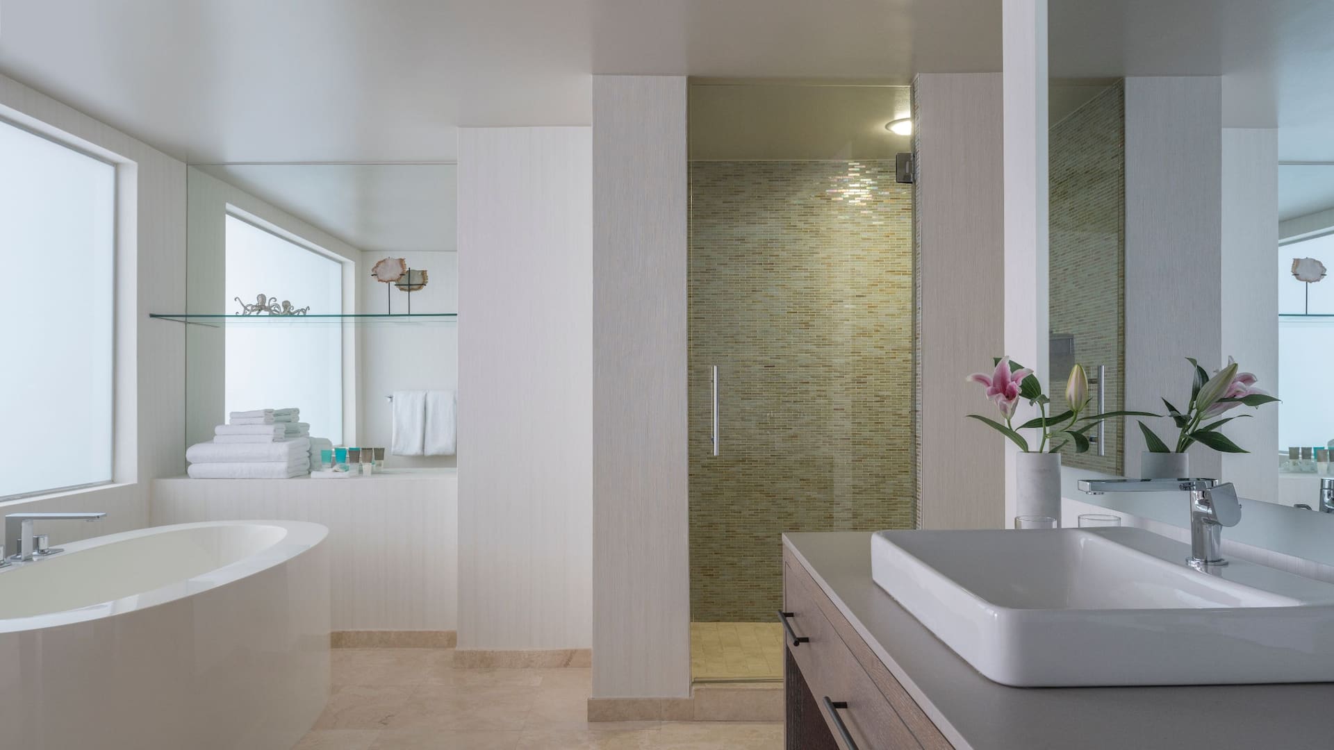 3 de 4 Hyatt Regency Grand Cypress BiLevel Bathroom