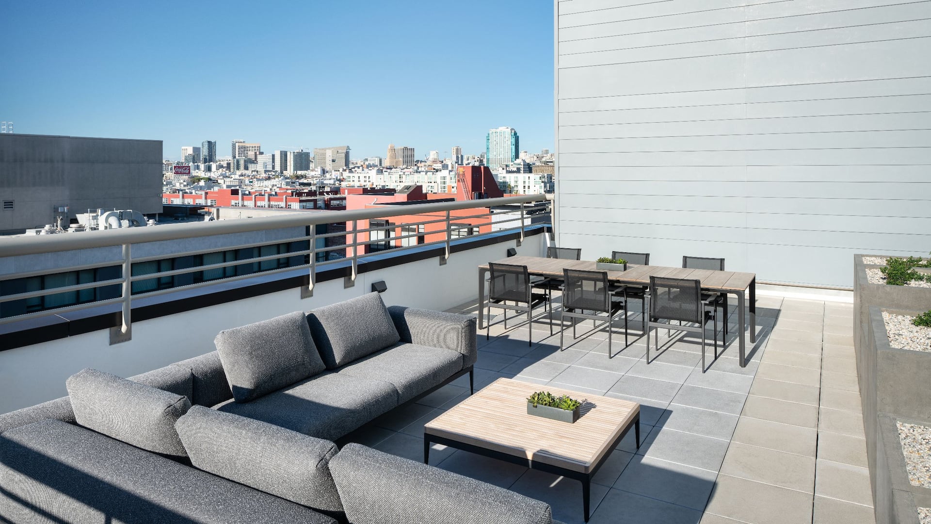 Hyatt Place San Francisco / Downtown Rooftop Patio Day