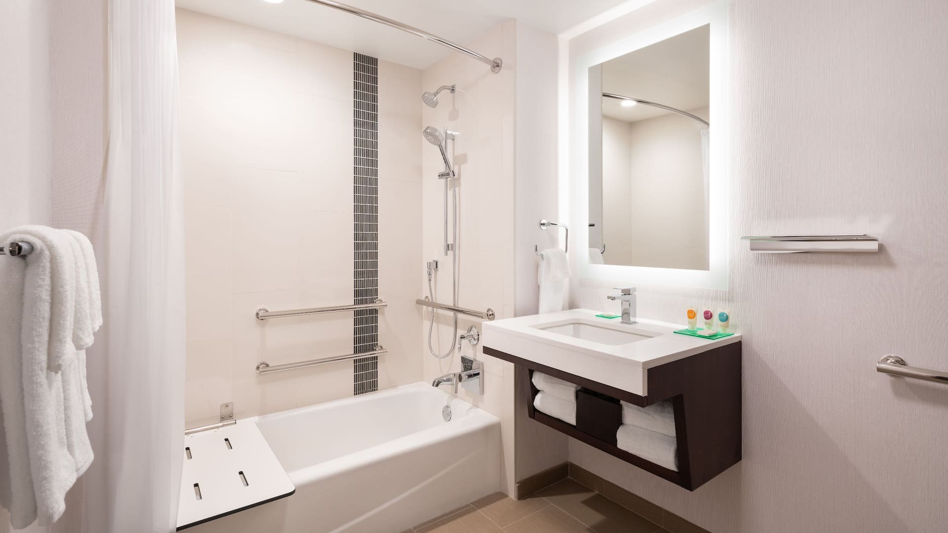第 4，共 4 Hyatt Place San Francisco / Downtown Bathroom Grab Bar Tub