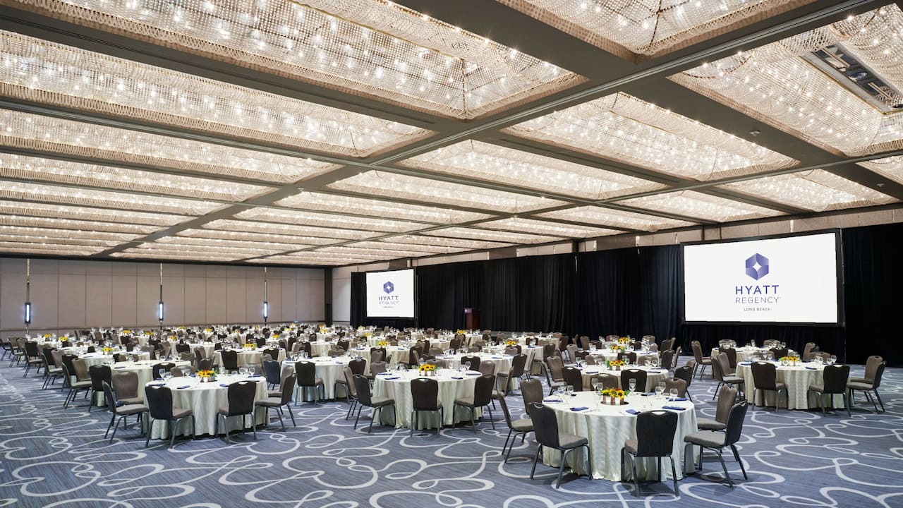 Regency Ballroom banquet set-up with projector screens