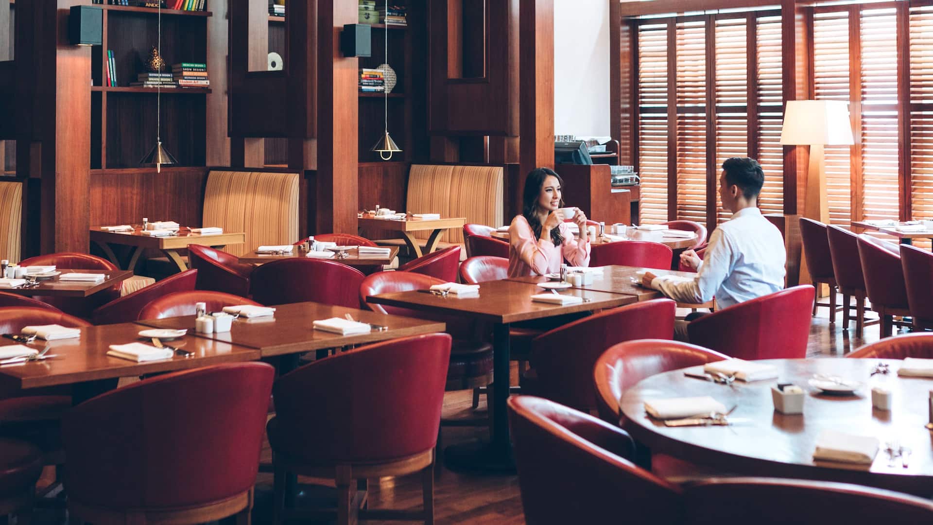 Hyatt Regency Hong Kong, Tsim Sha Tsui Cafe Library