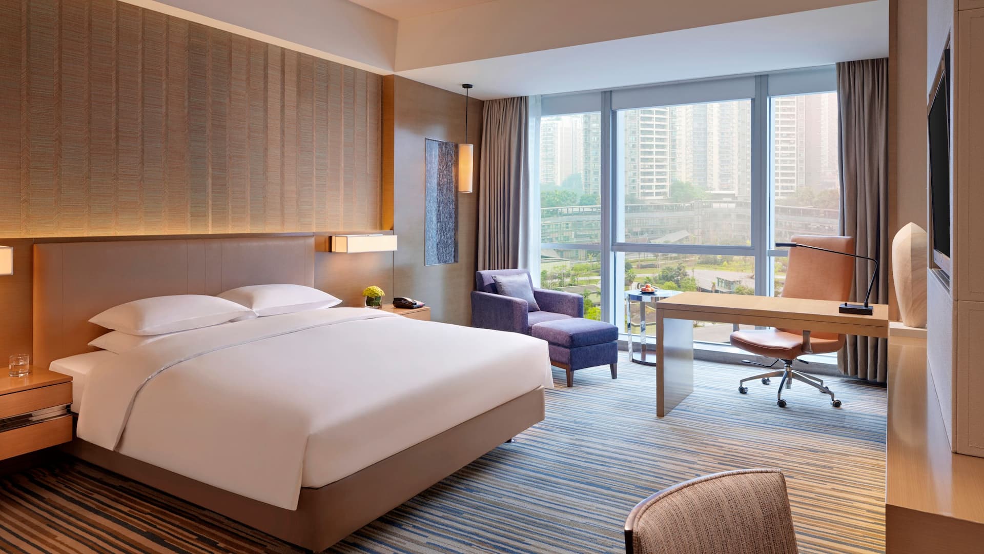 Hyatt Regency Chongqing King Guestroom with Garden View