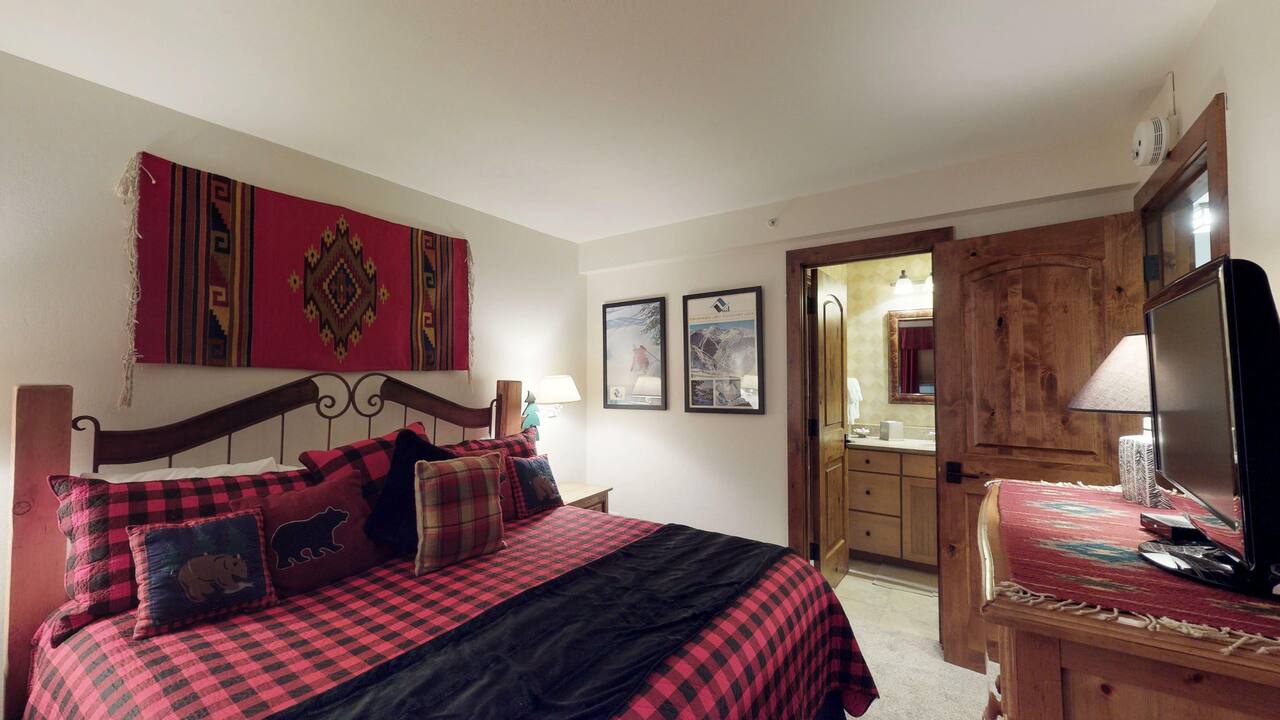 Twin Guest Room