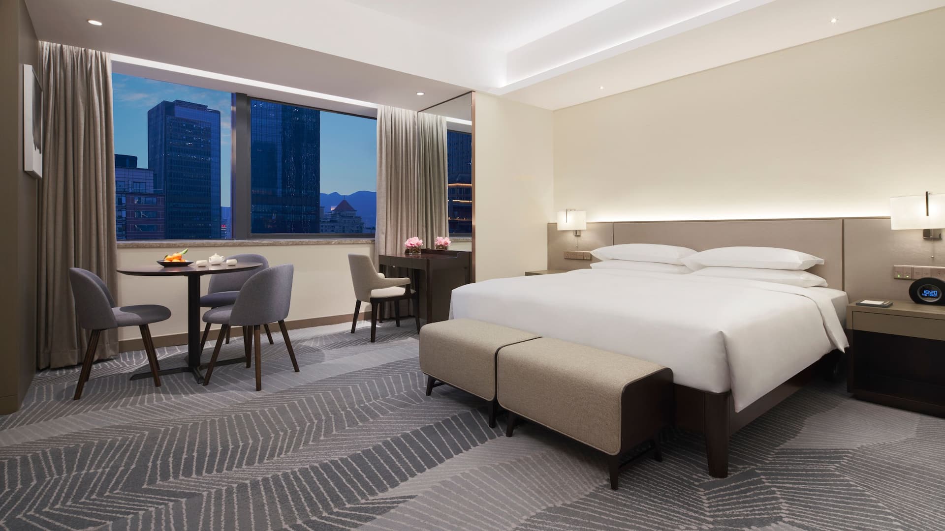 Hyatt Regency Liberation Square Chongqing King Bed Club Deluxe Room