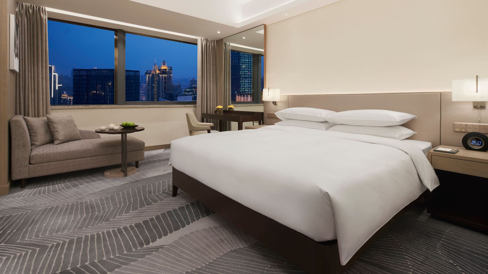 Hyatt Regency Metropolitan Chongqing King Bed Club Room