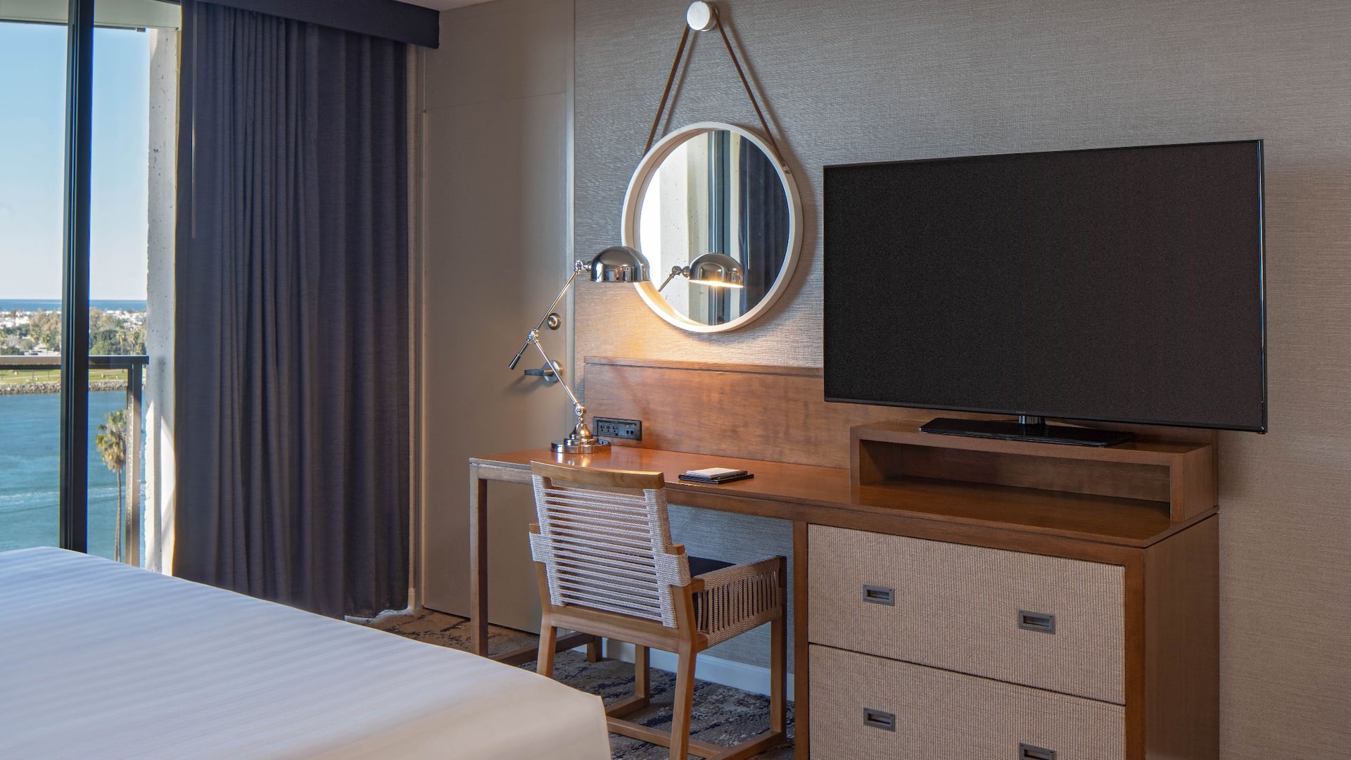3 of 3 Hyatt Regency Mission Bay Spa and Marina King Desk