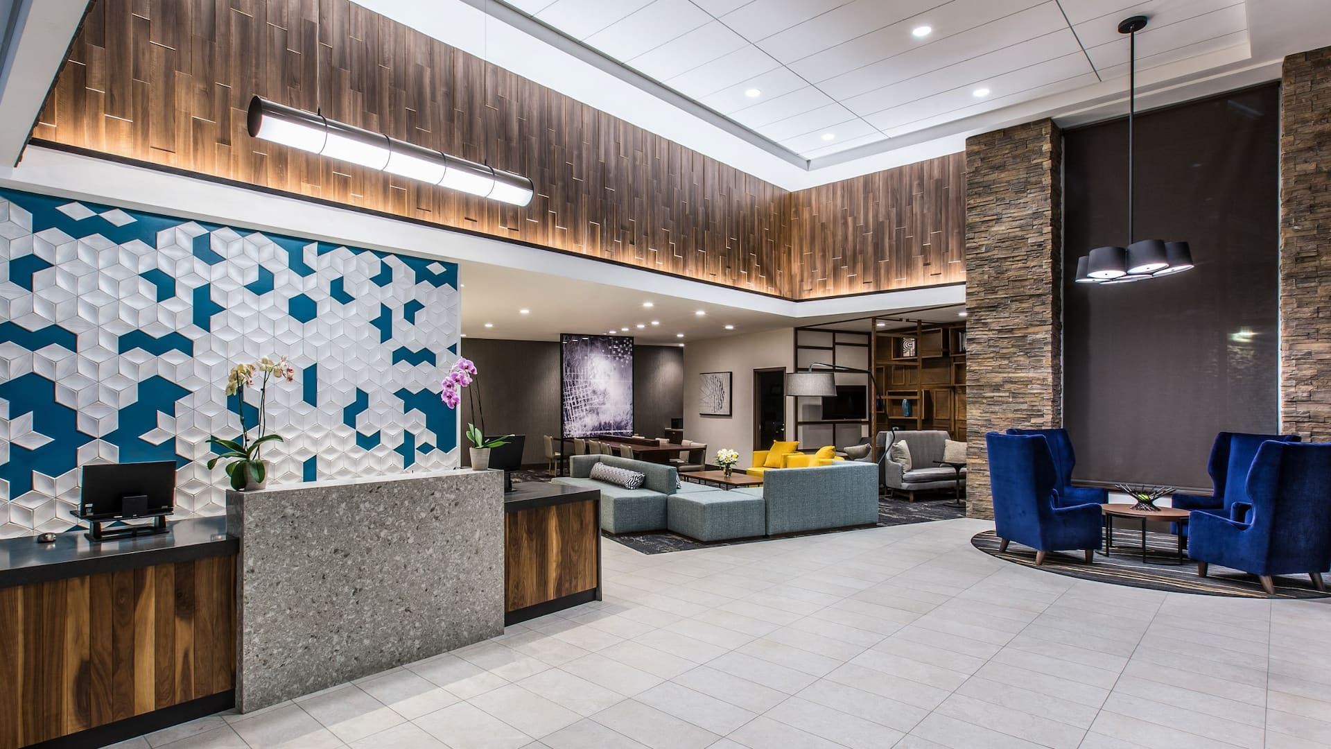 Hyatt Place Delano Front Desk and Gallery