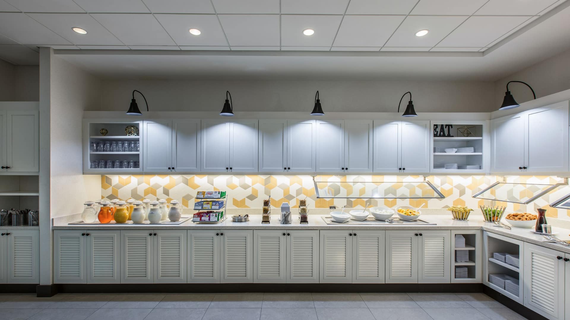 Hyatt Place Delano Breakfast Buffet