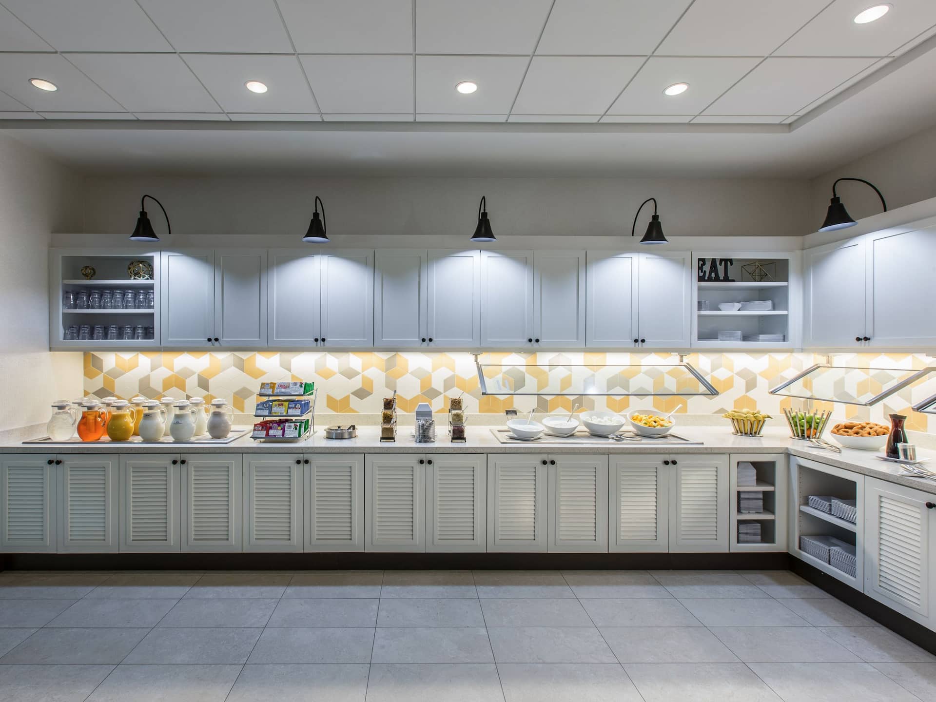 Hyatt Place Delano Breakfast Buffet