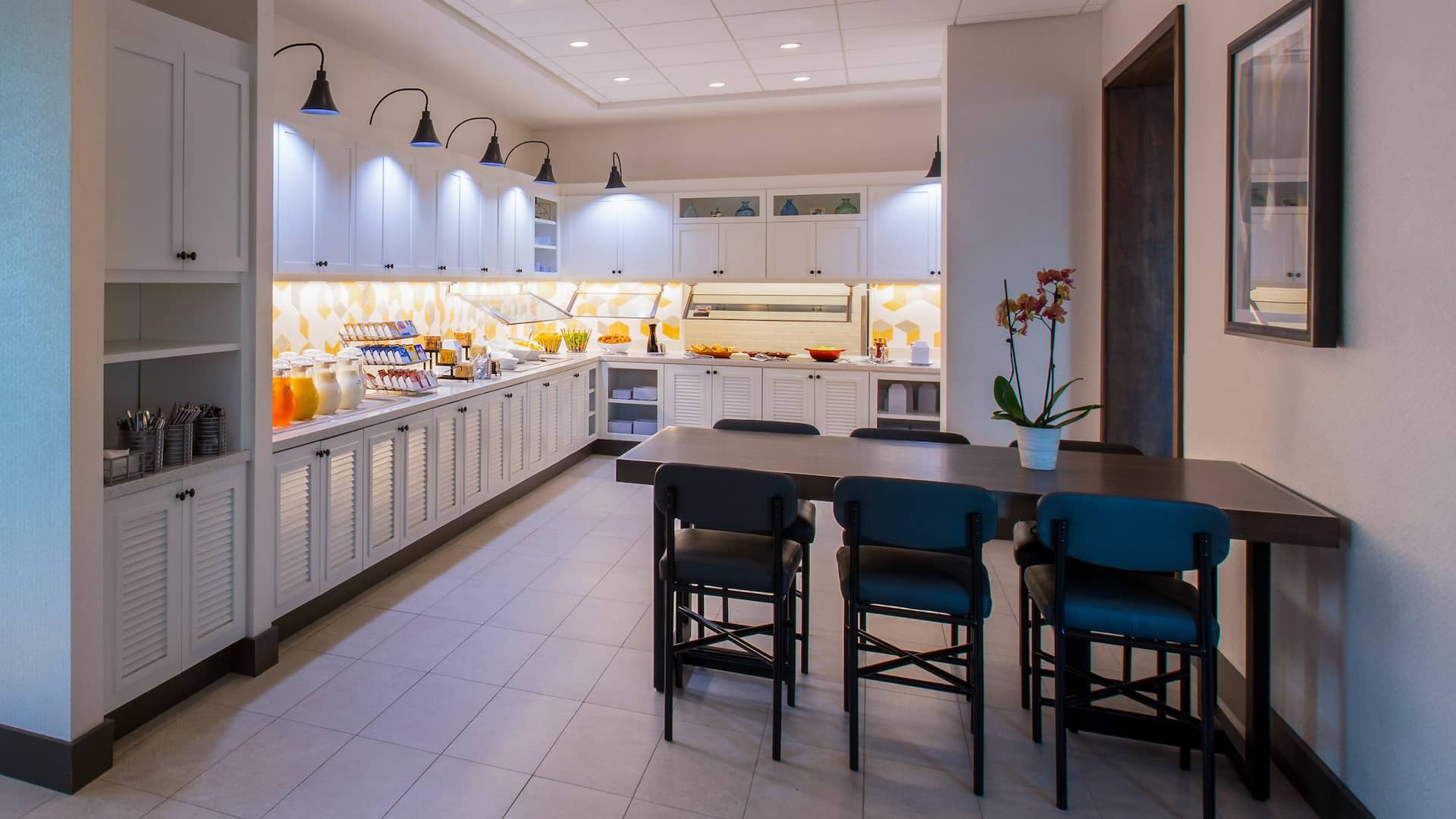 Hyatt Place Delano Breakfast Buffet Side View
