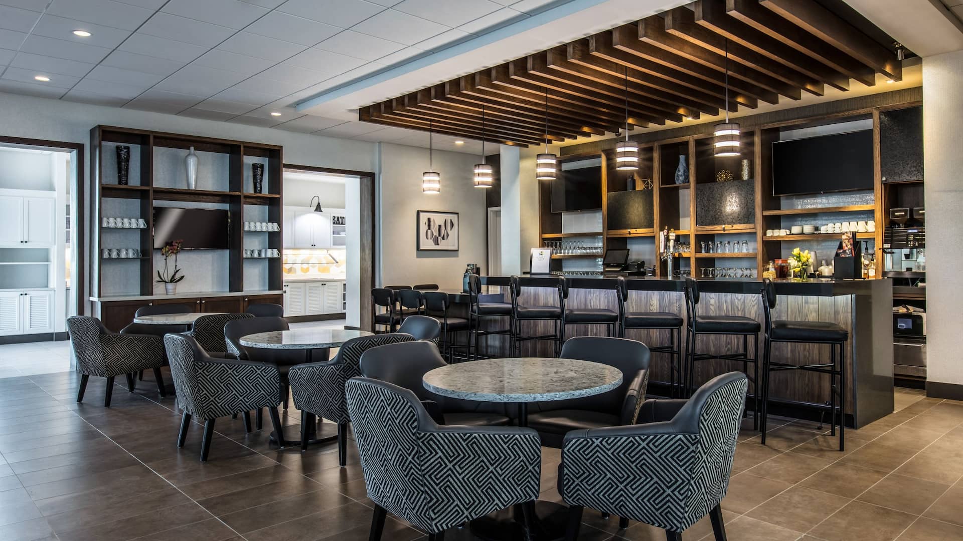 Hyatt Place Delano Bar View