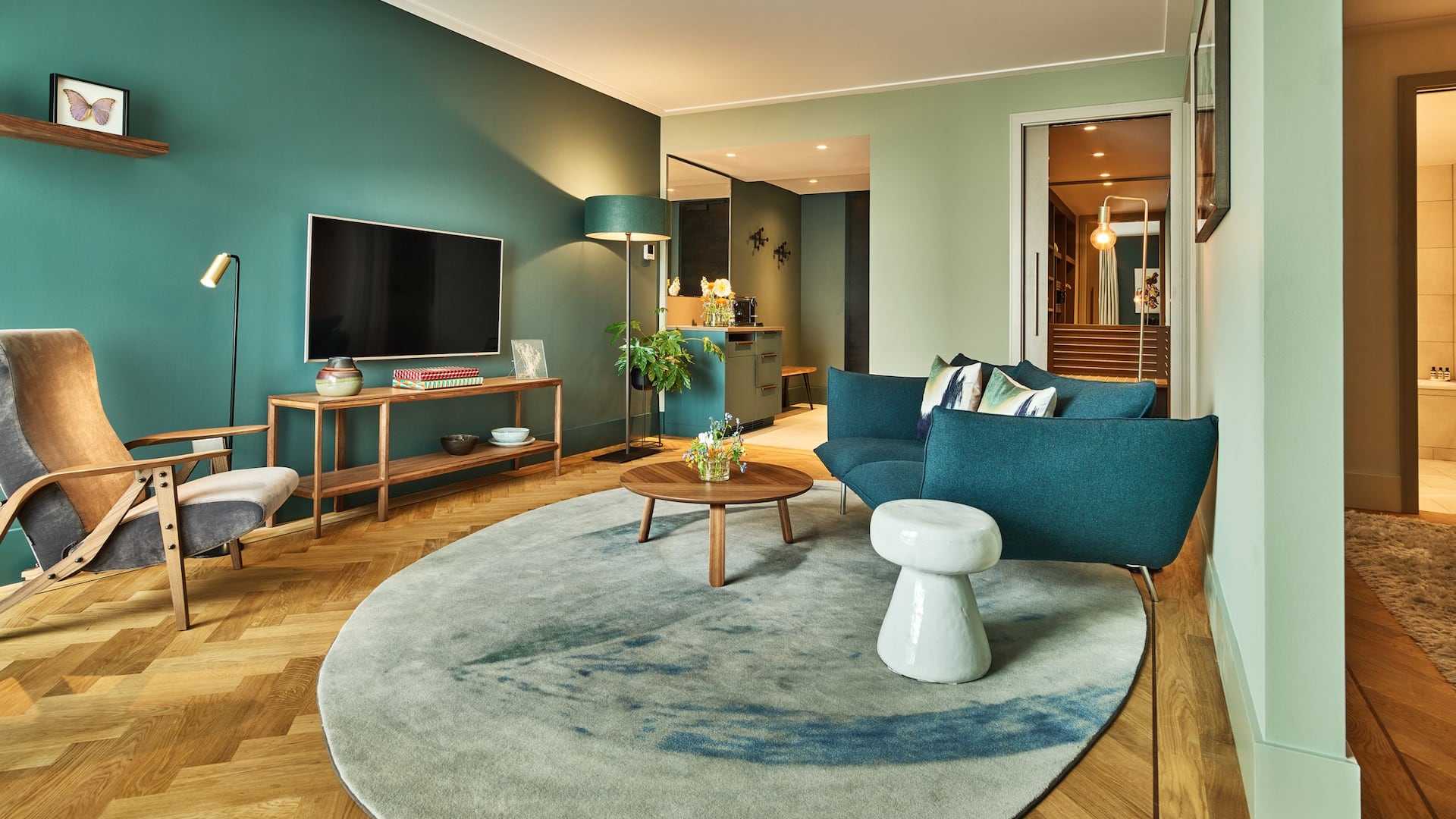 The living room of the Regency Executive King at Hyatt Regency Amsterdam, including a  sofa and coffee table.