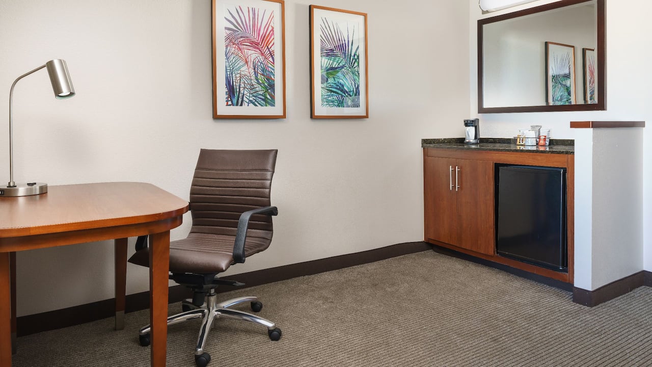Double Desk and Mini Bar