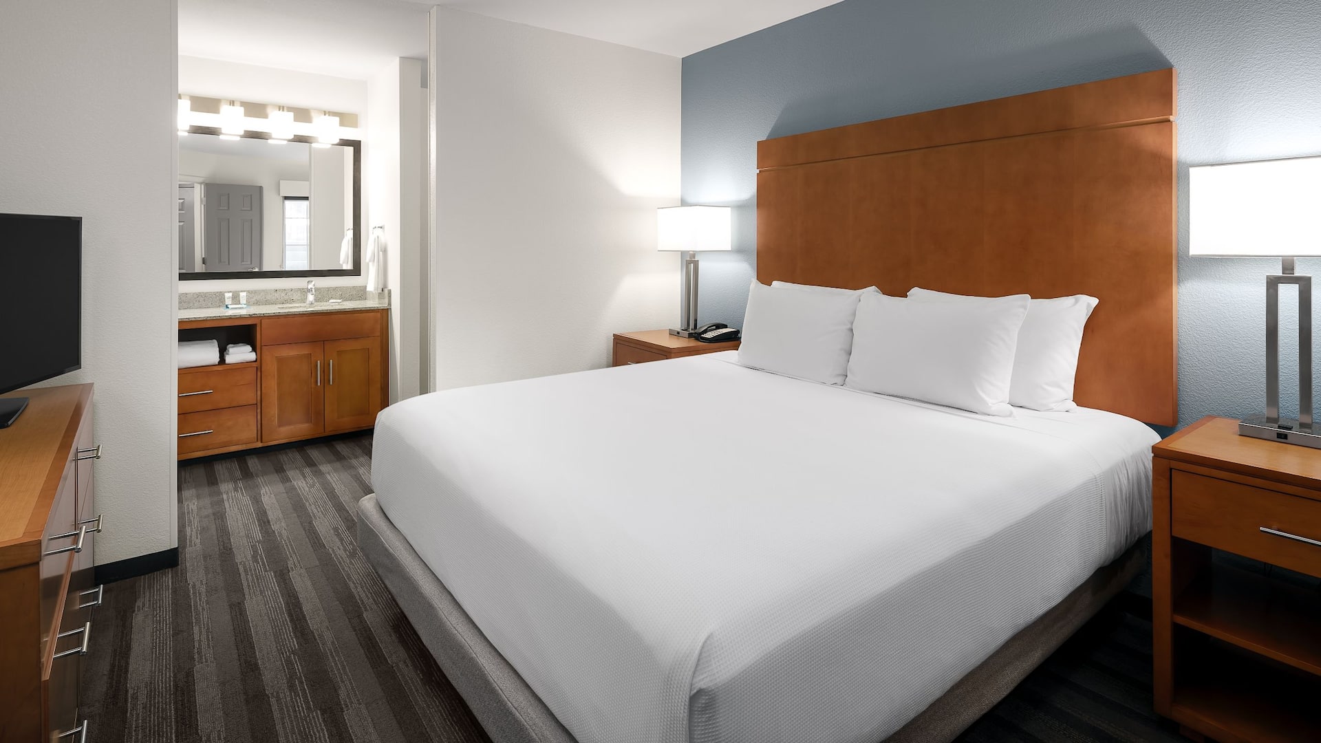 Hyatt House Scottsdale/Old Town King Bedroom