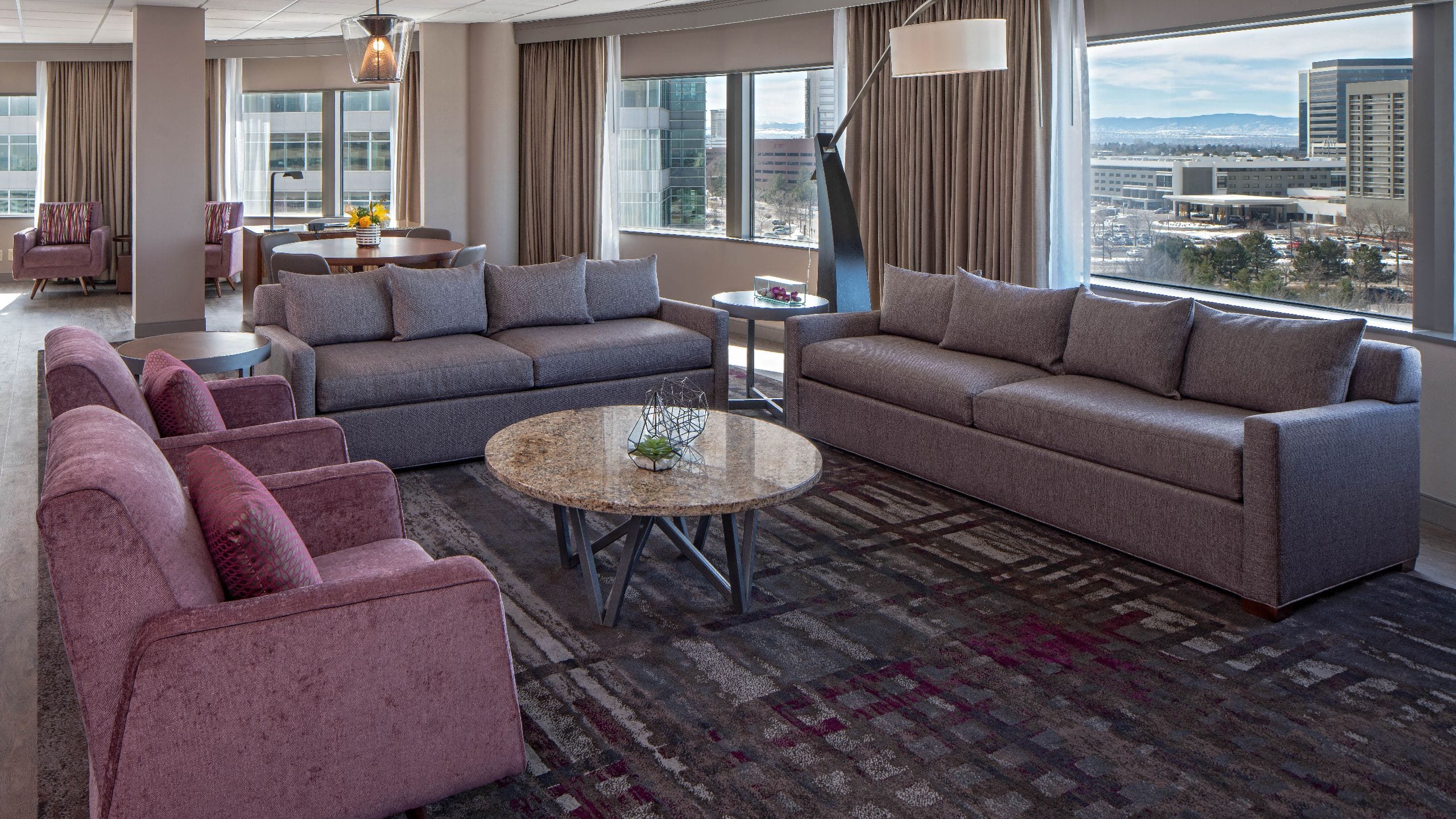 広々としたデンバー テックセンターのホテル ハイアット リージェンシー デンバー テック センター