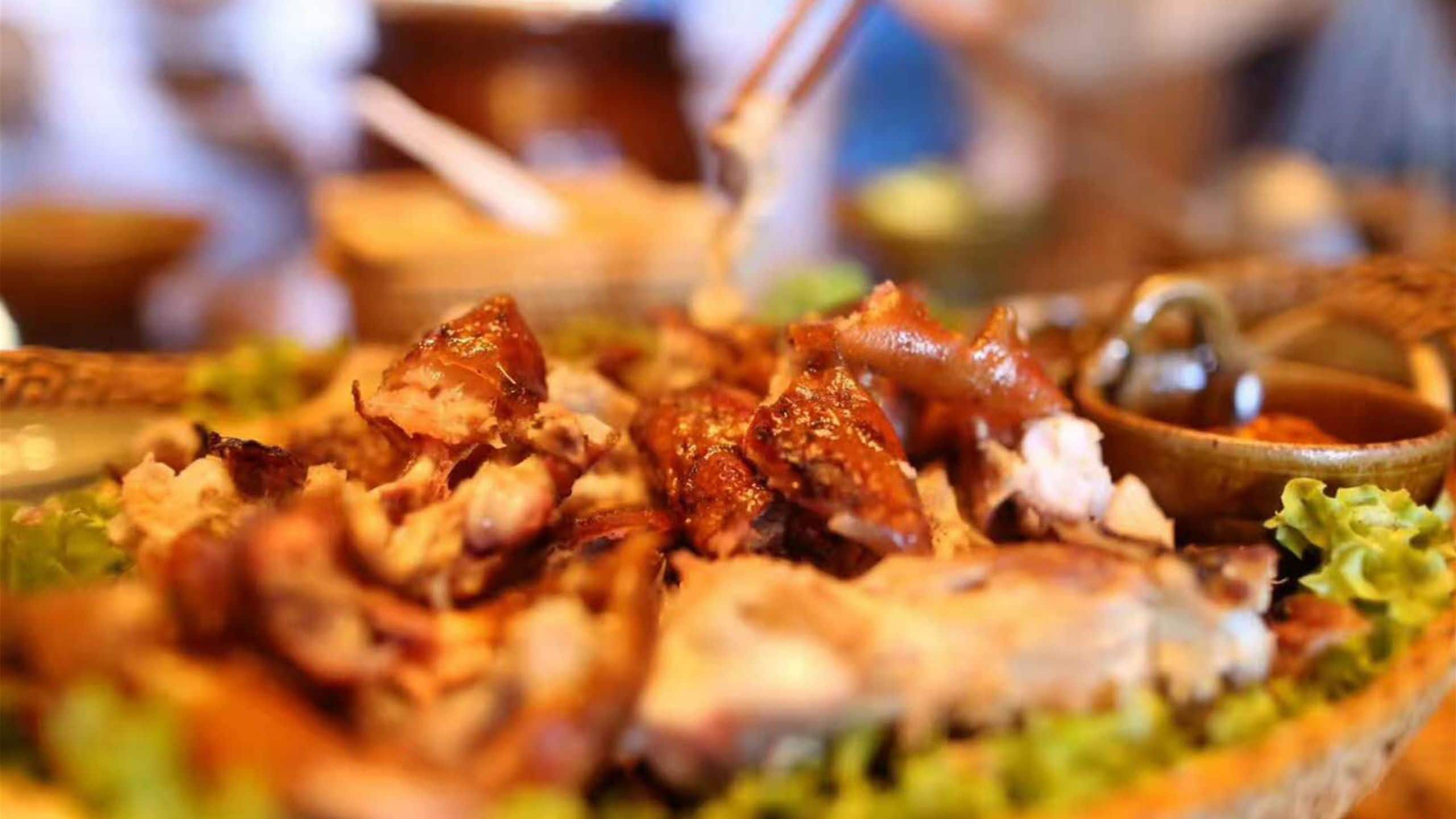 The Lost Stone Villas & Spa Restaurant Lechon