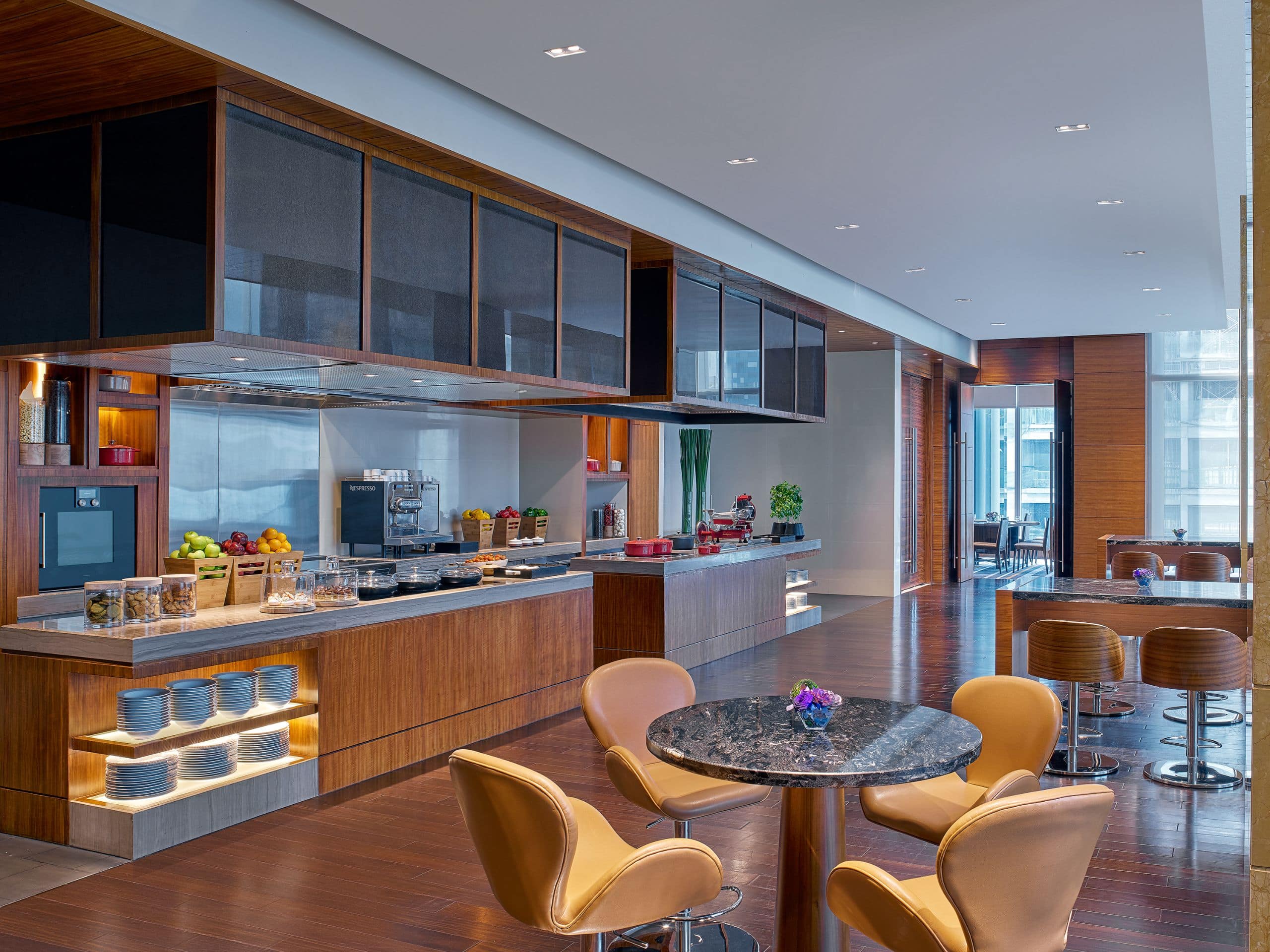 https://assets.hyatt.com/content/dam/hyatt/hyattdam/images/2019/04/09/1253/Grand-Hyatt-Manila-P051-Loft-Kitchen.jpg/Grand-Hyatt-Manila-P051-Loft-Kitchen.4x3.jpg