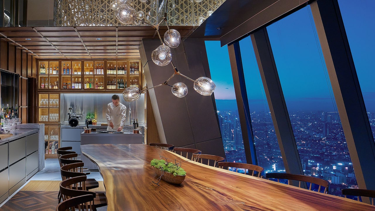 Grand Hyatt Manila The Peak Whisky Bar