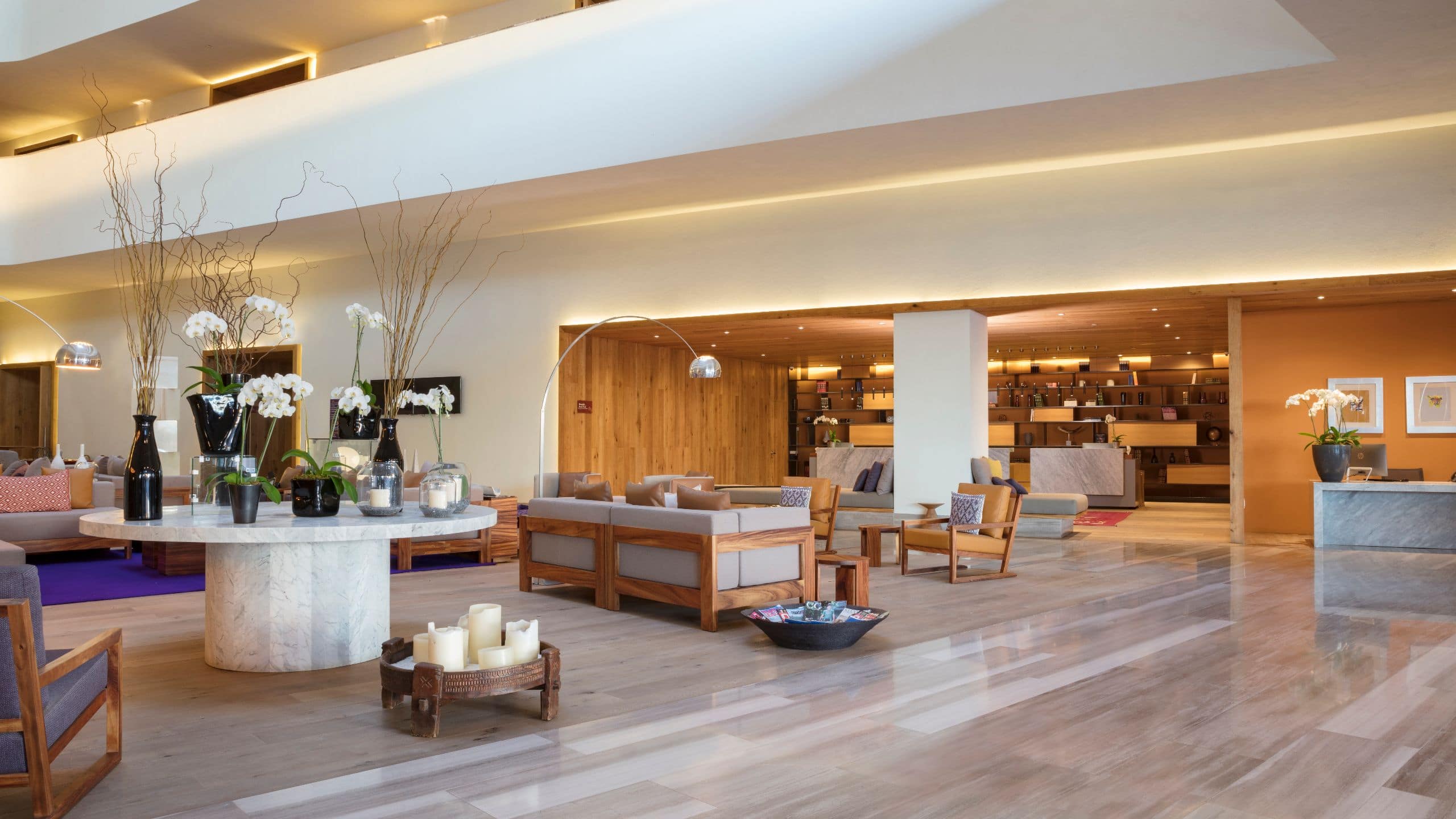 Hyatt Centric Campestre León Lobby Side View