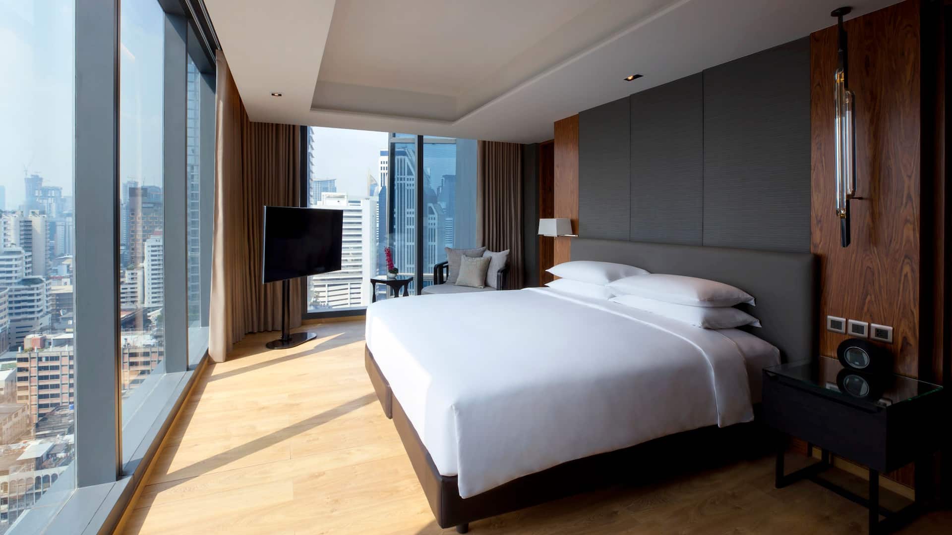 Hyatt Regency Bangkok Sukhumvit Regency Suite Bedroom
