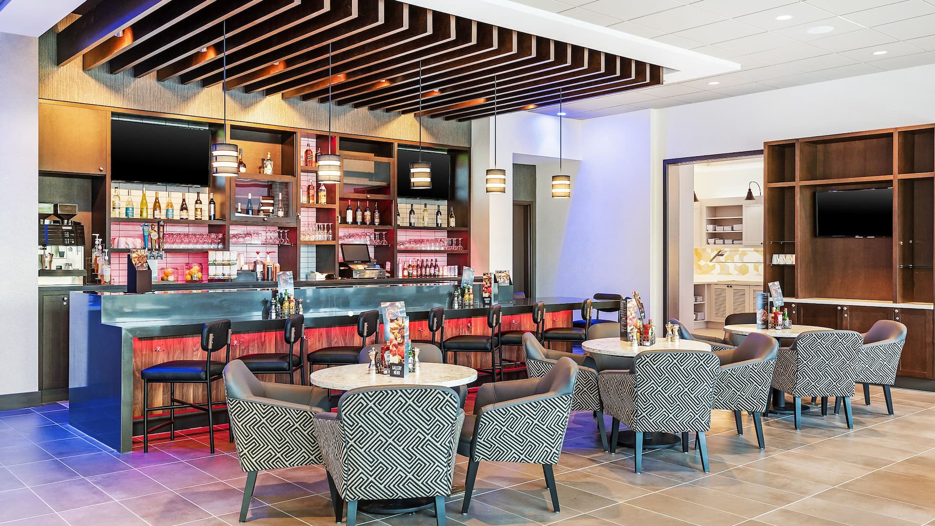 Hyatt Place Tampa Wesley Chapel Bar and Seating