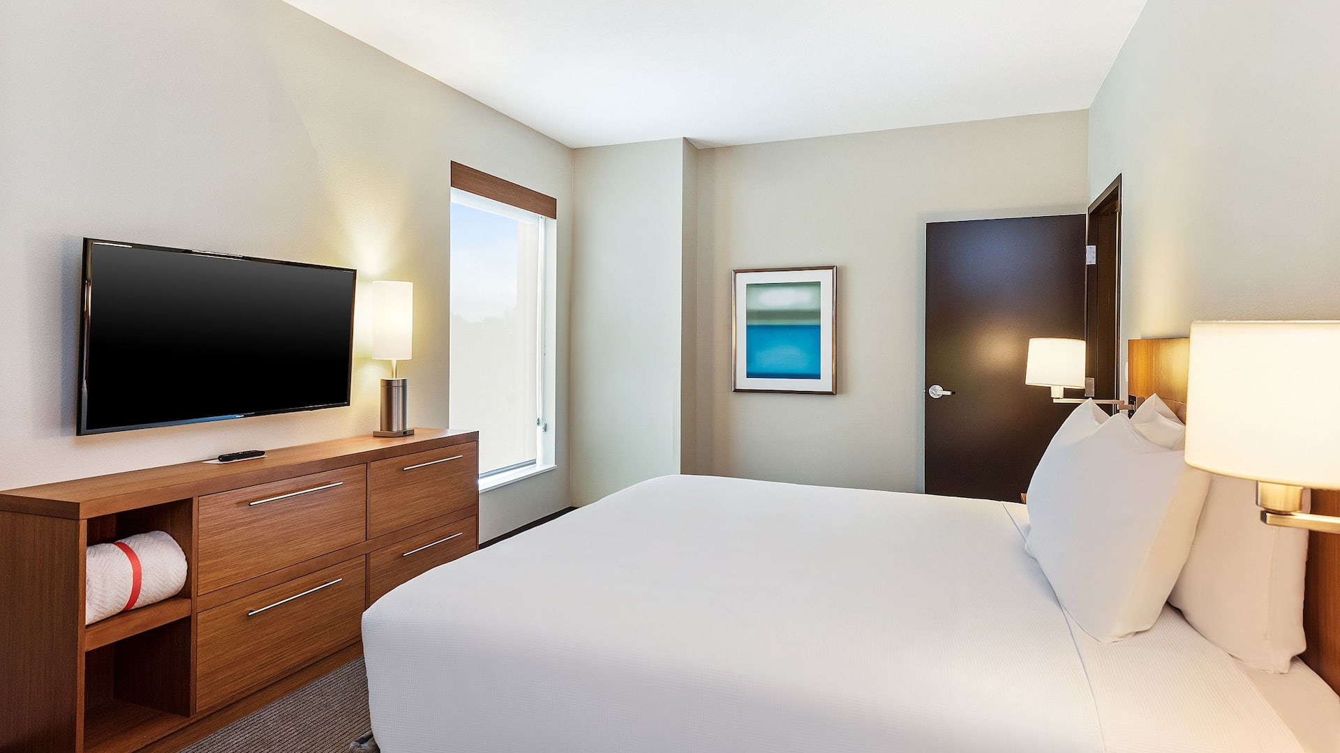 Hyatt Place Tampa Wesley Chapel Guest Room Bedside View