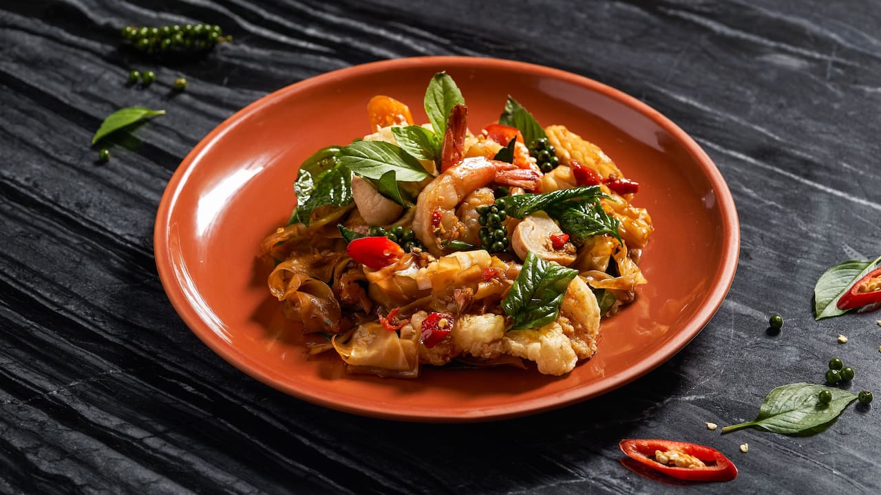 Market Cafe Sen Yai Phad Khee Mao
