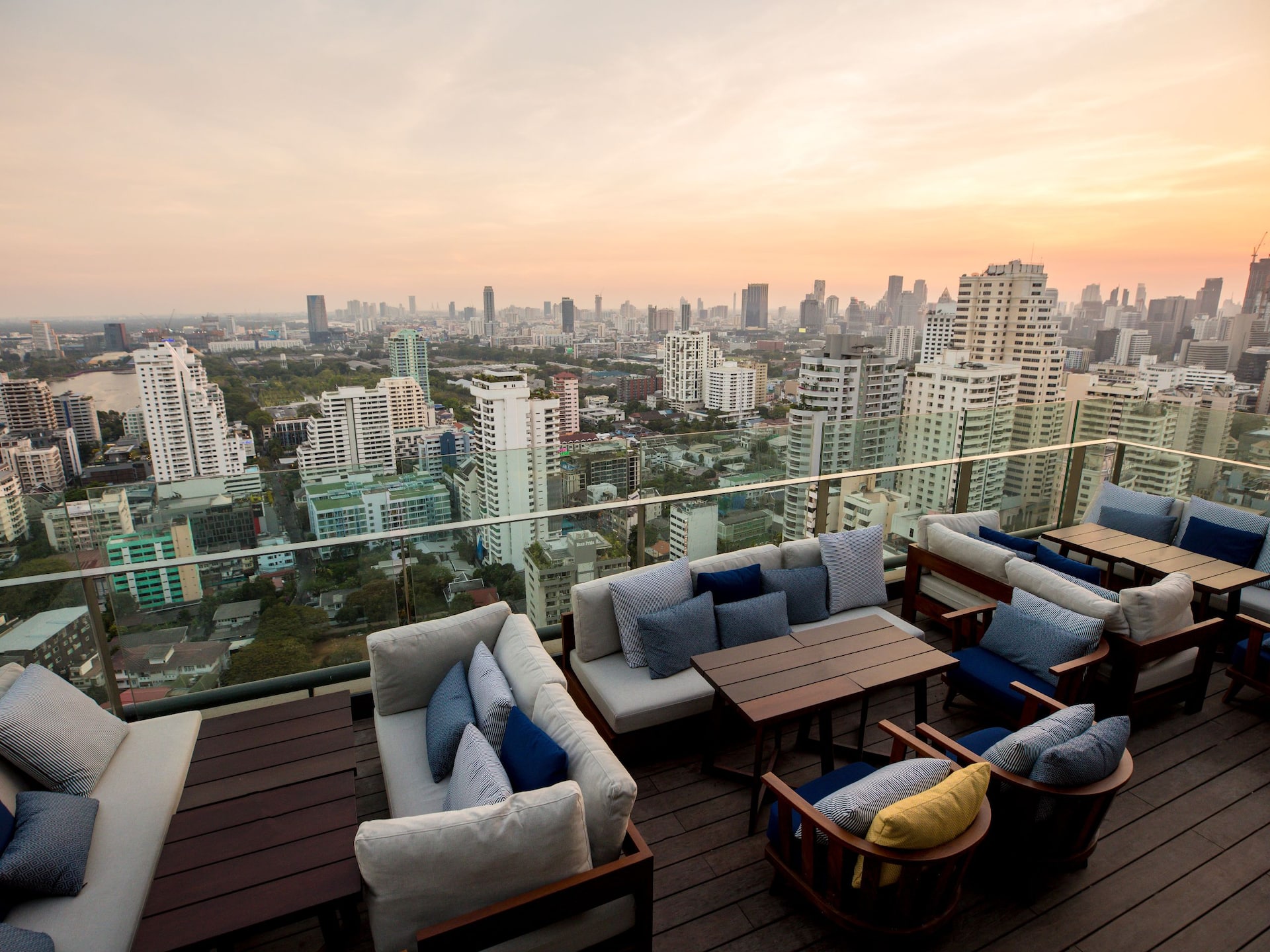 Hyatt Regency Bangkok Sukhumvit Rooftop Lounge