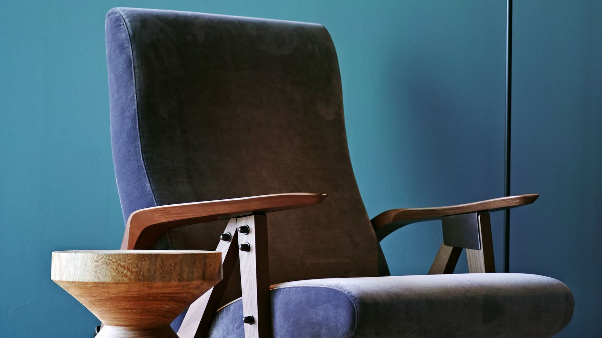 6 von 8 Hyatt Regency Amsterdam Executive Suite Chair