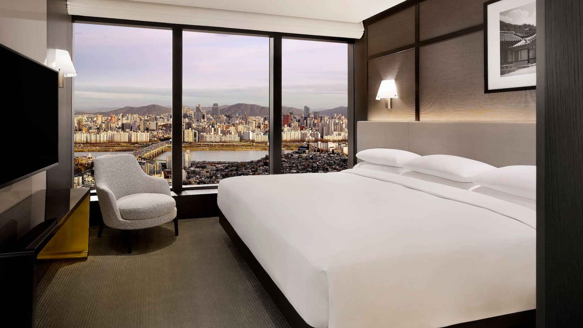 Grand Hyatt Seoul Diplomatic Suite City Bedroom